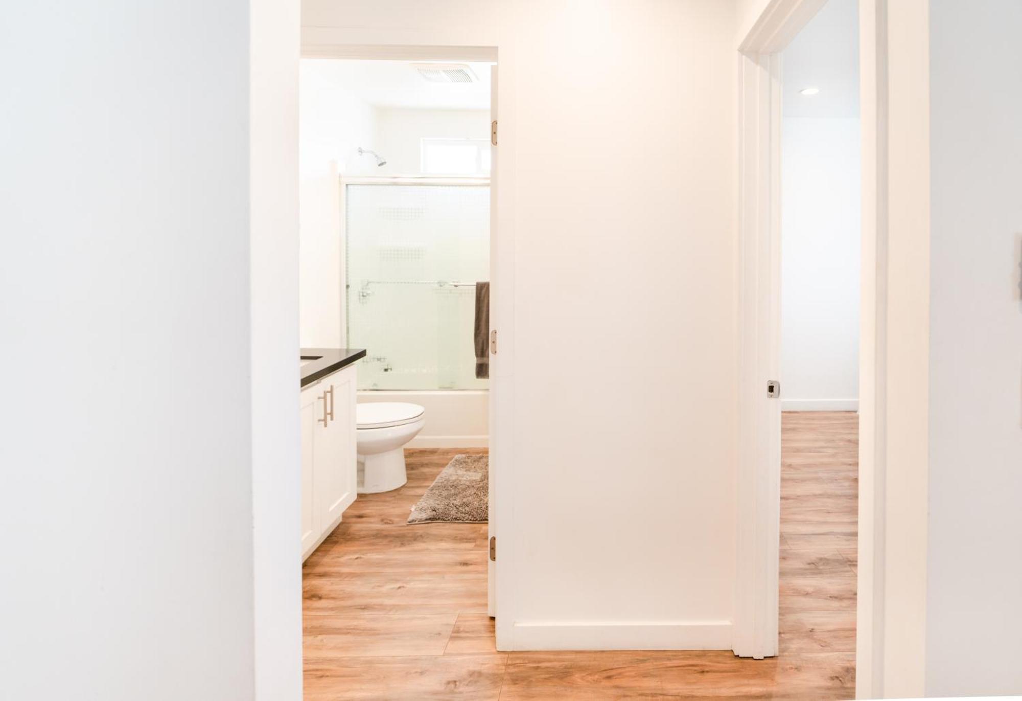 Sleek 1-bedroom With Ac & Gated Parking Space Apartment Los Angeles