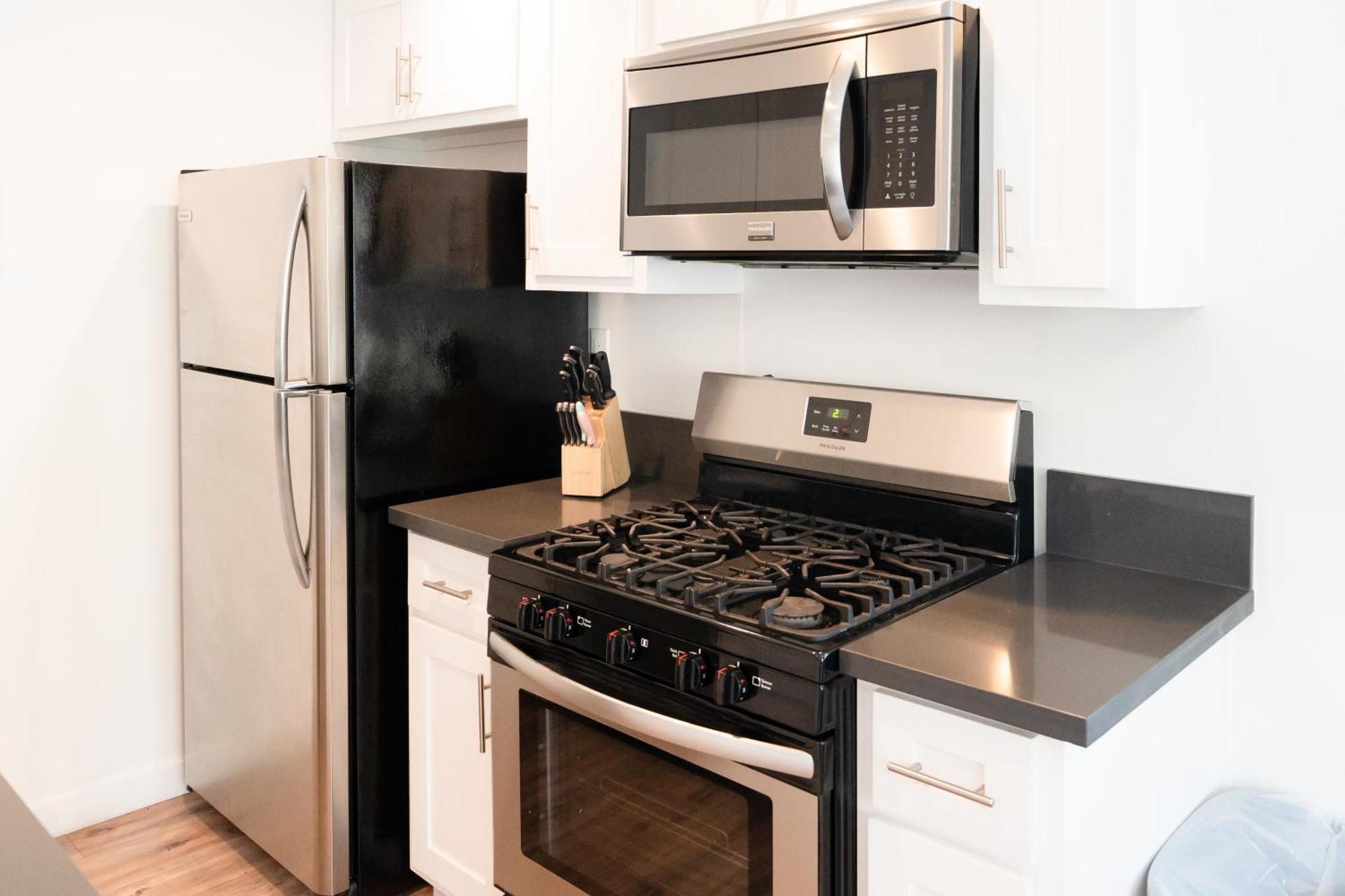 Sleek 1-bedroom With Ac & Gated Parking Space * Los Angeles