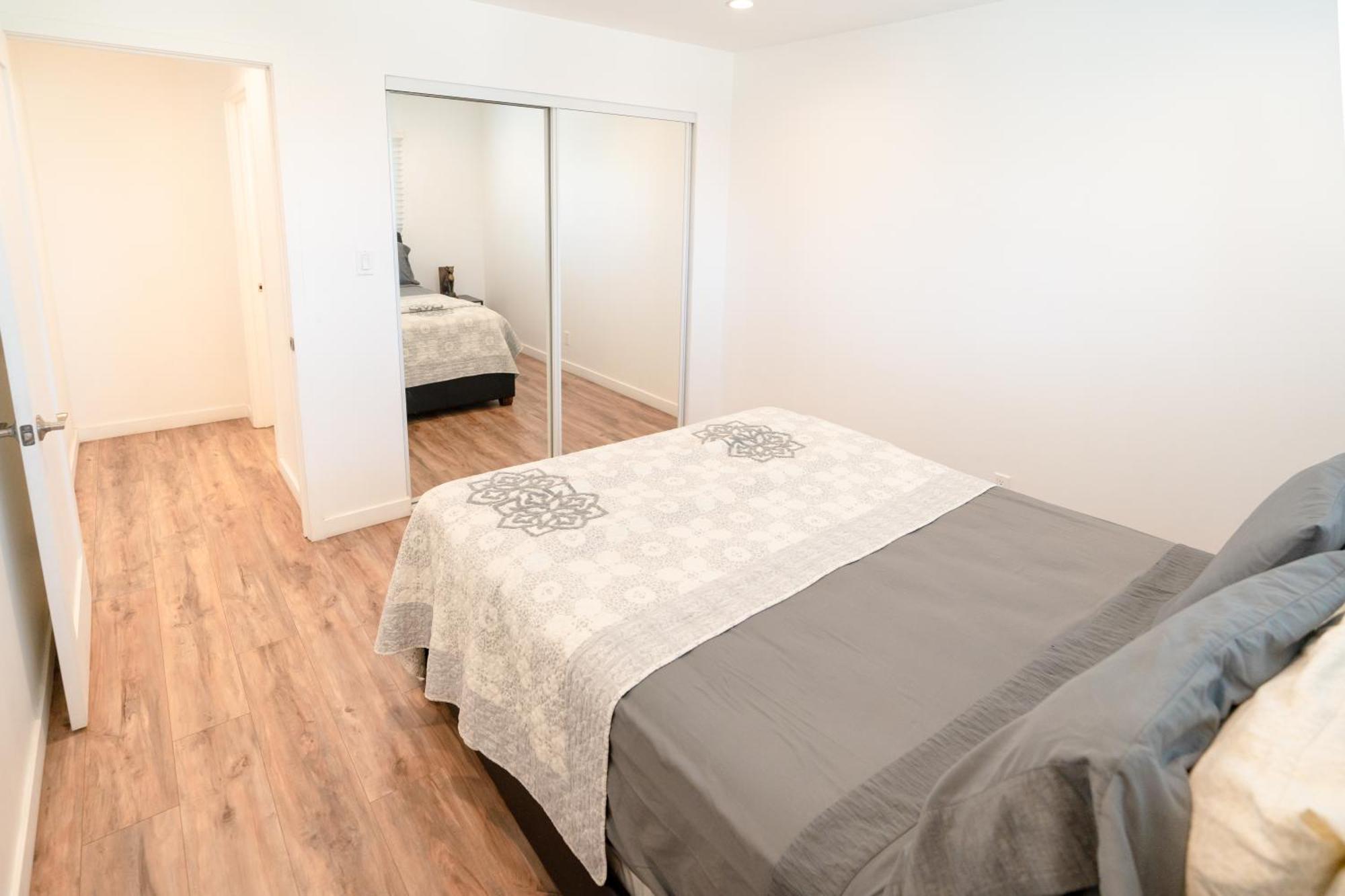 Sleek 1-bedroom With Ac & Gated Parking Space Los Angeles