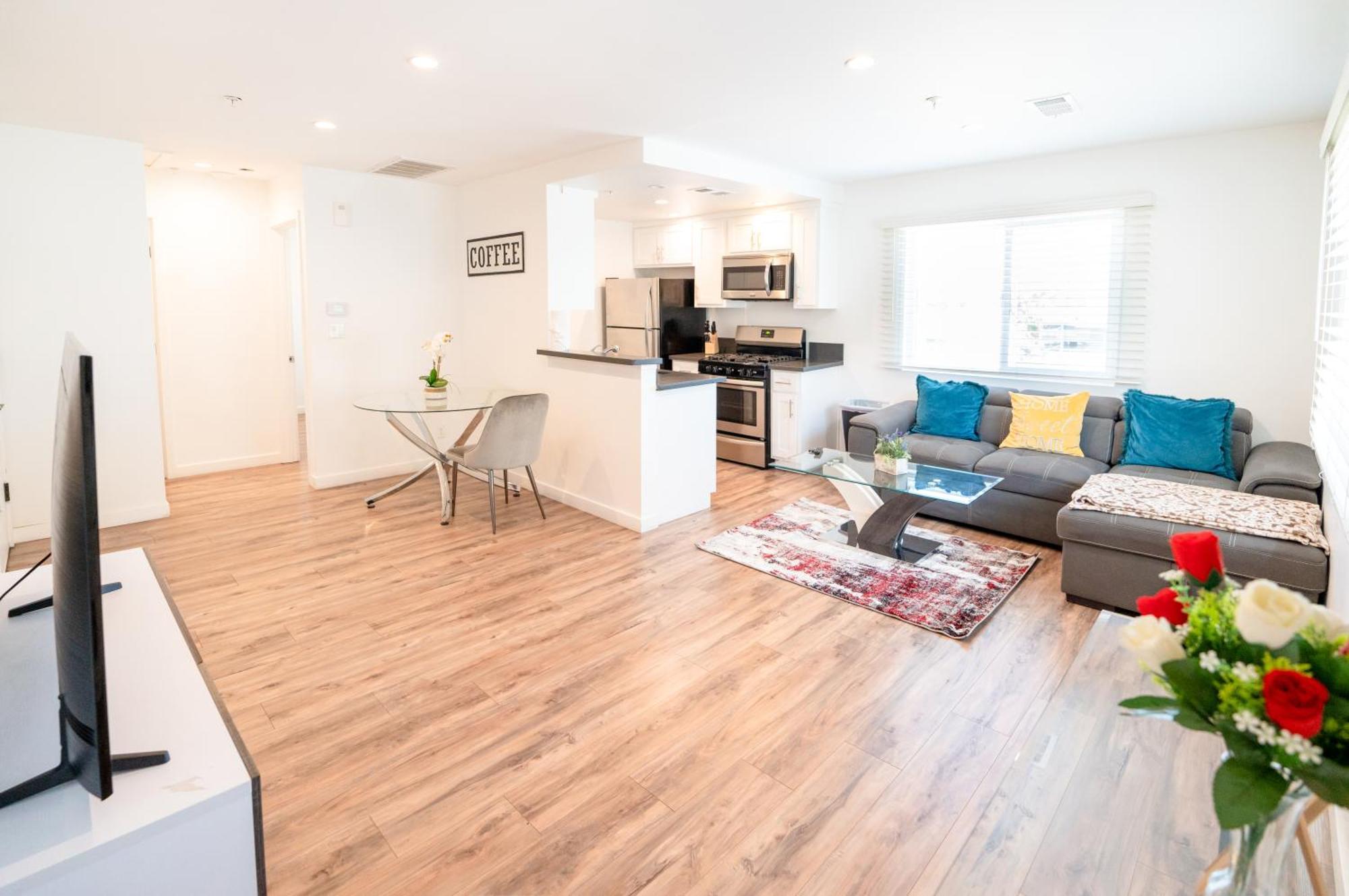 Sleek 1-bedroom With Ac & Gated Parking Space