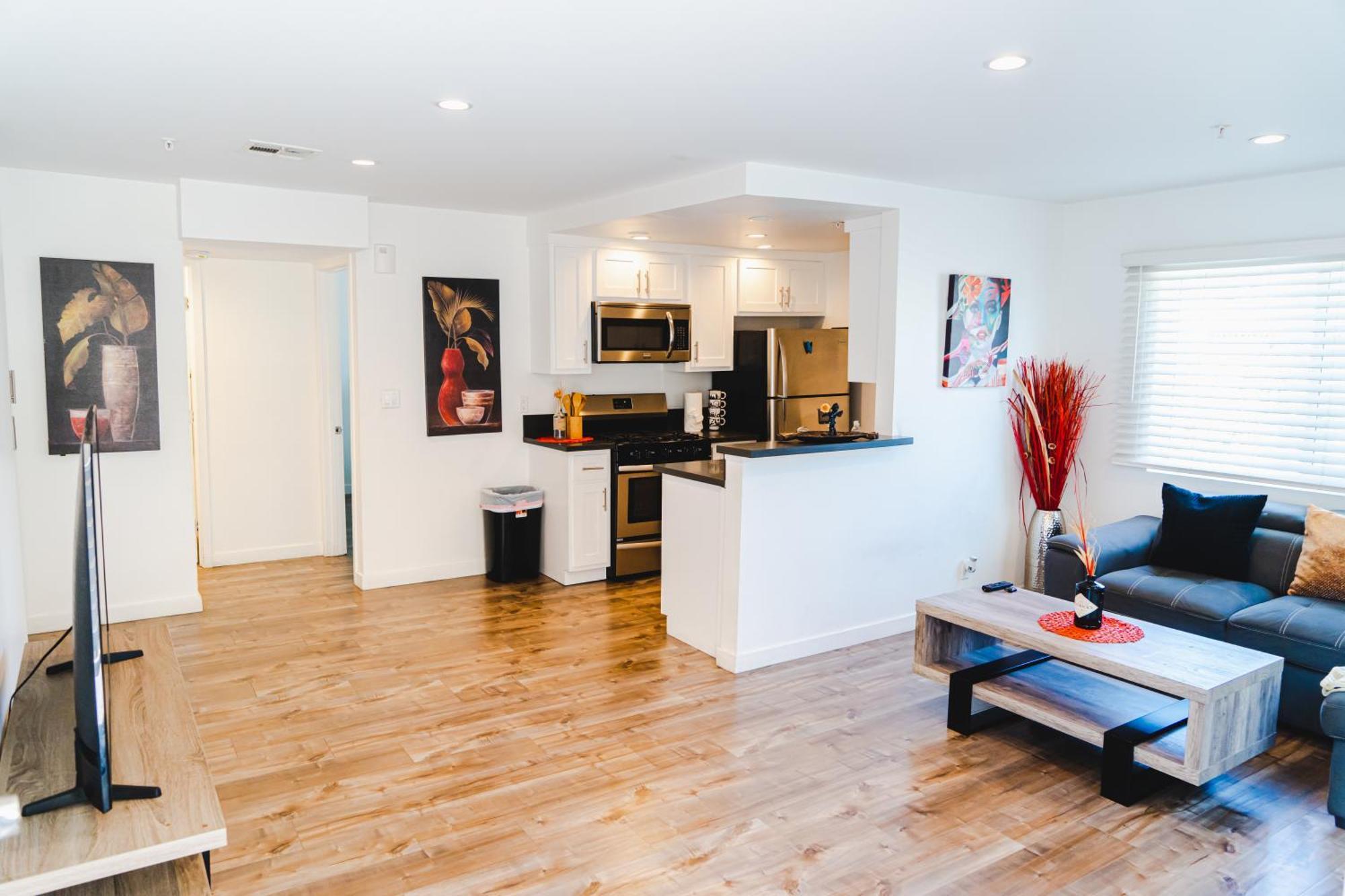 Cozy Modern 1-bedroom In Koreatown, Near Hollywood Attractions