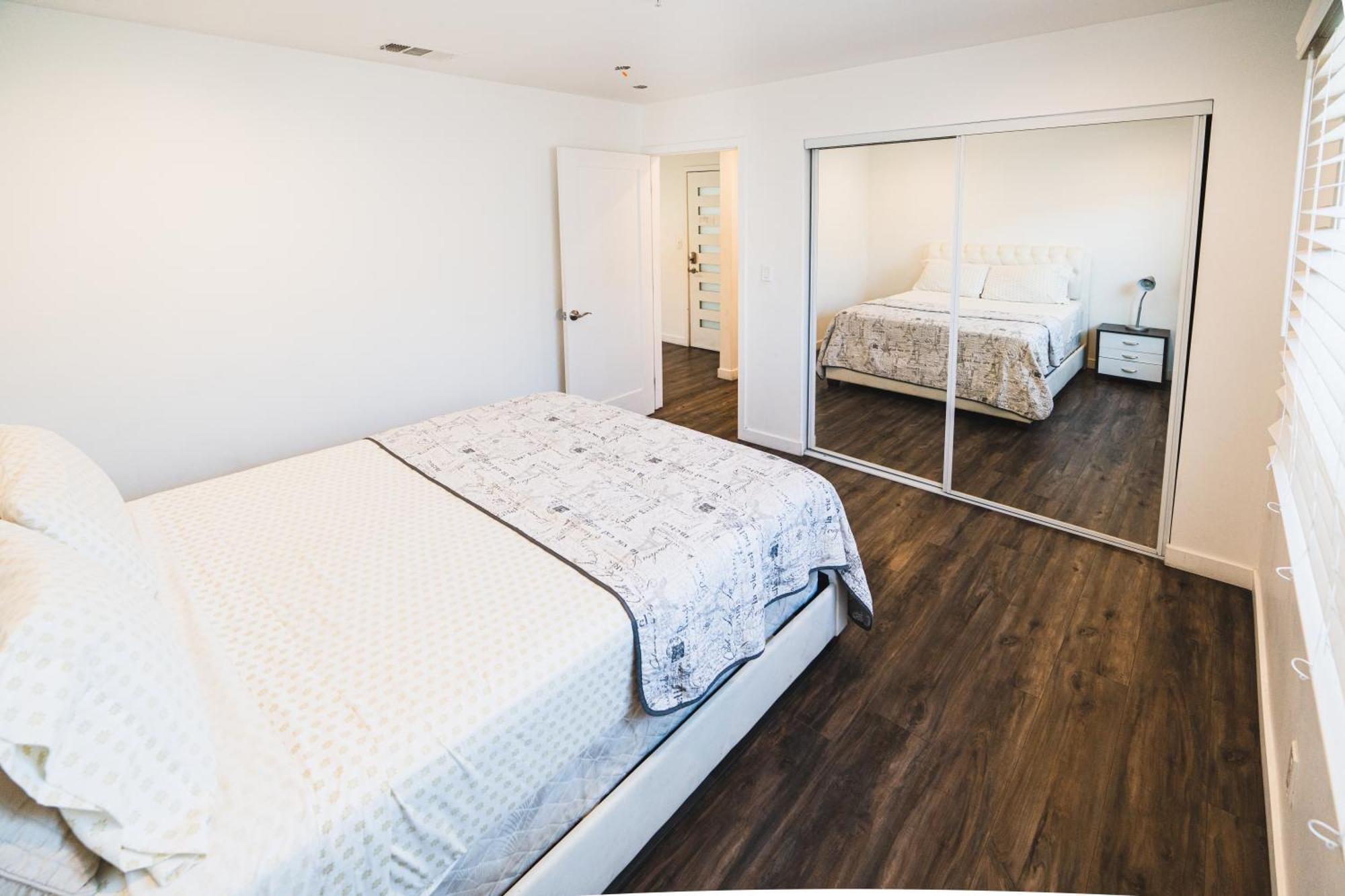 Chic 1-bedroom With Dinning Area In Location Close To Downtown With Free Parking