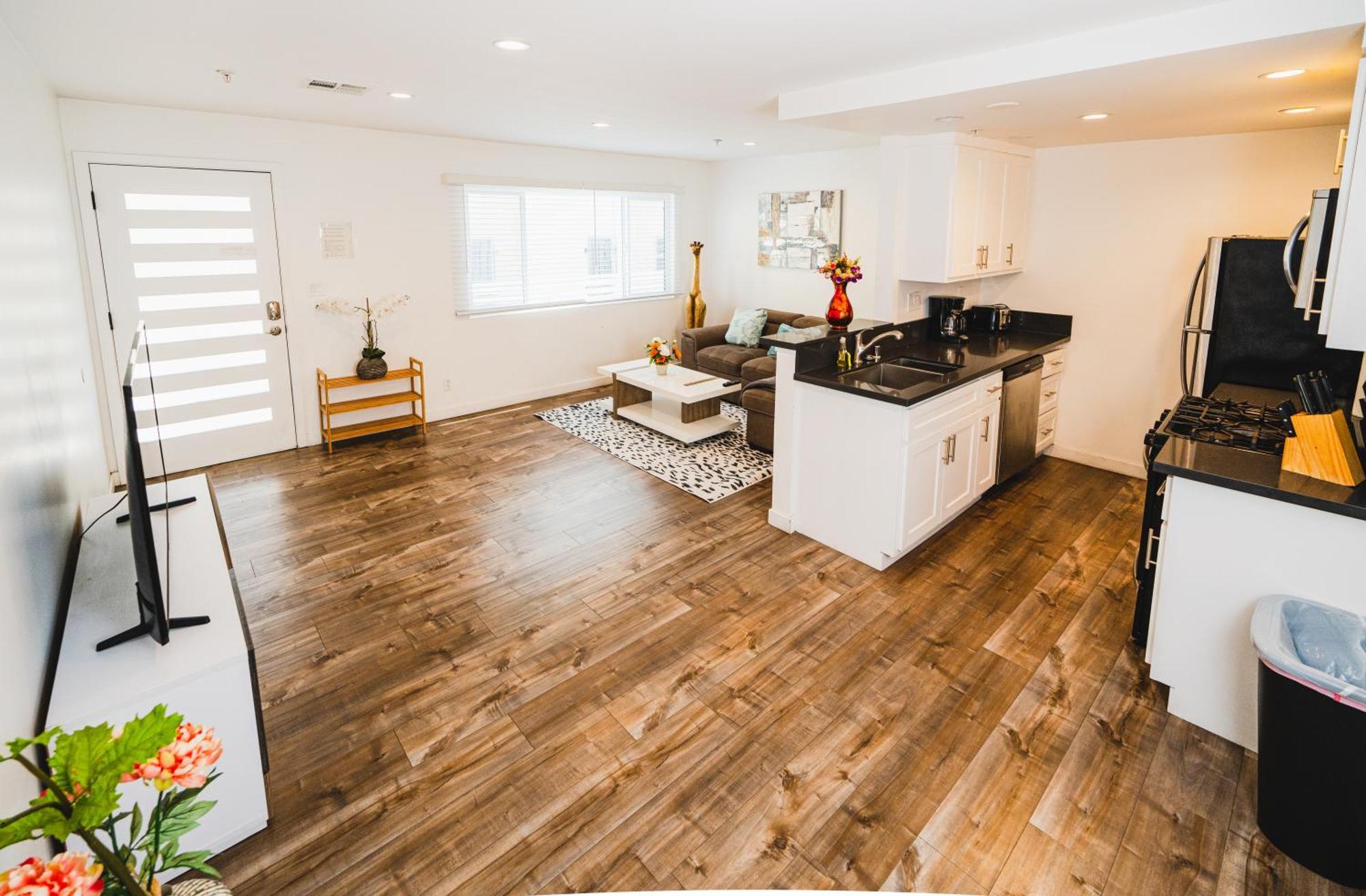 Apartment Stylish One Bedroom In Hollywood Koreatown Area With Parking Los Angeles