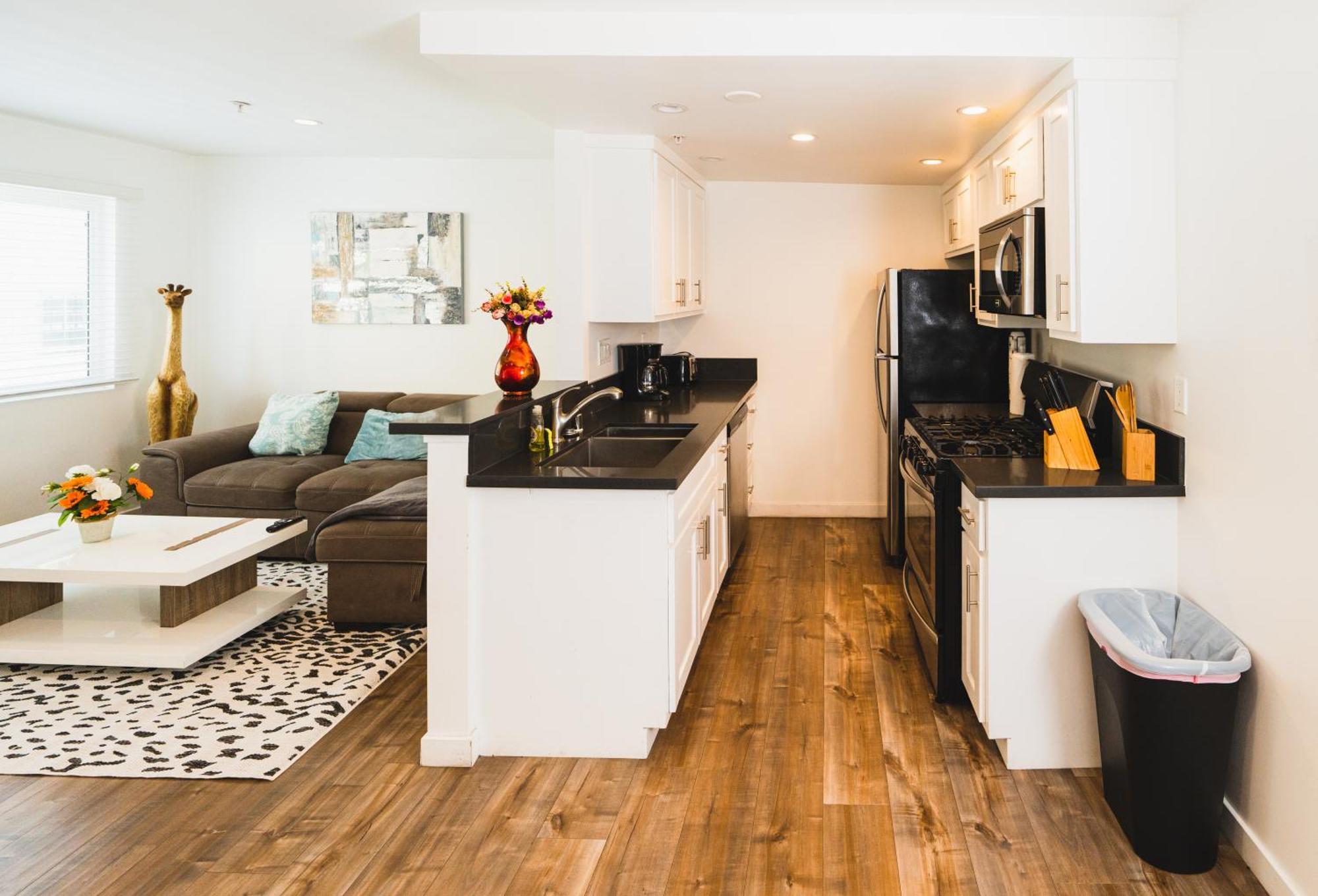 Apartment Stylish One Bedroom In Hollywood Koreatown Area With Parking *