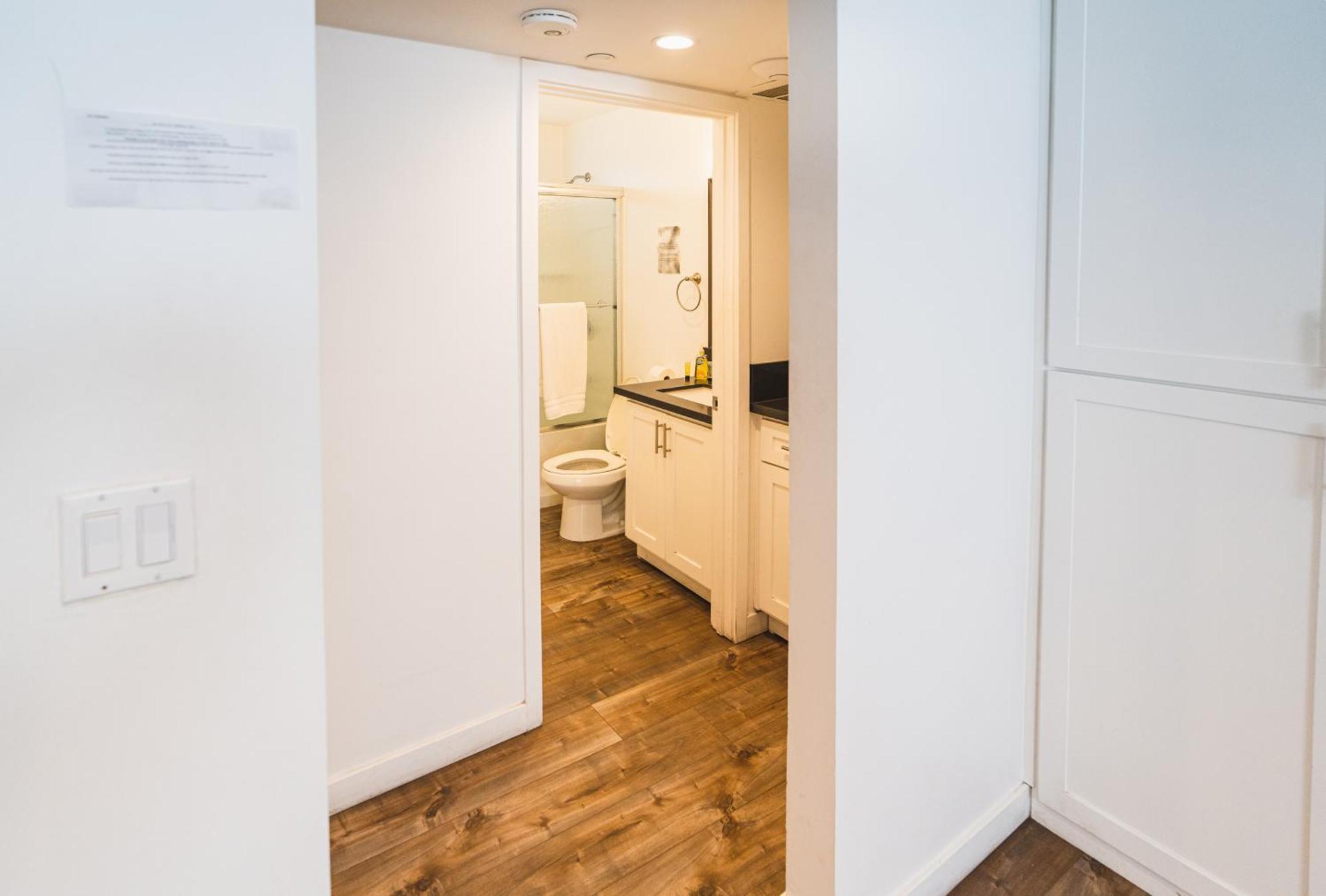 Stylish One Bedroom In Hollywood Koreatown Area With Parking Apartment Los Angeles