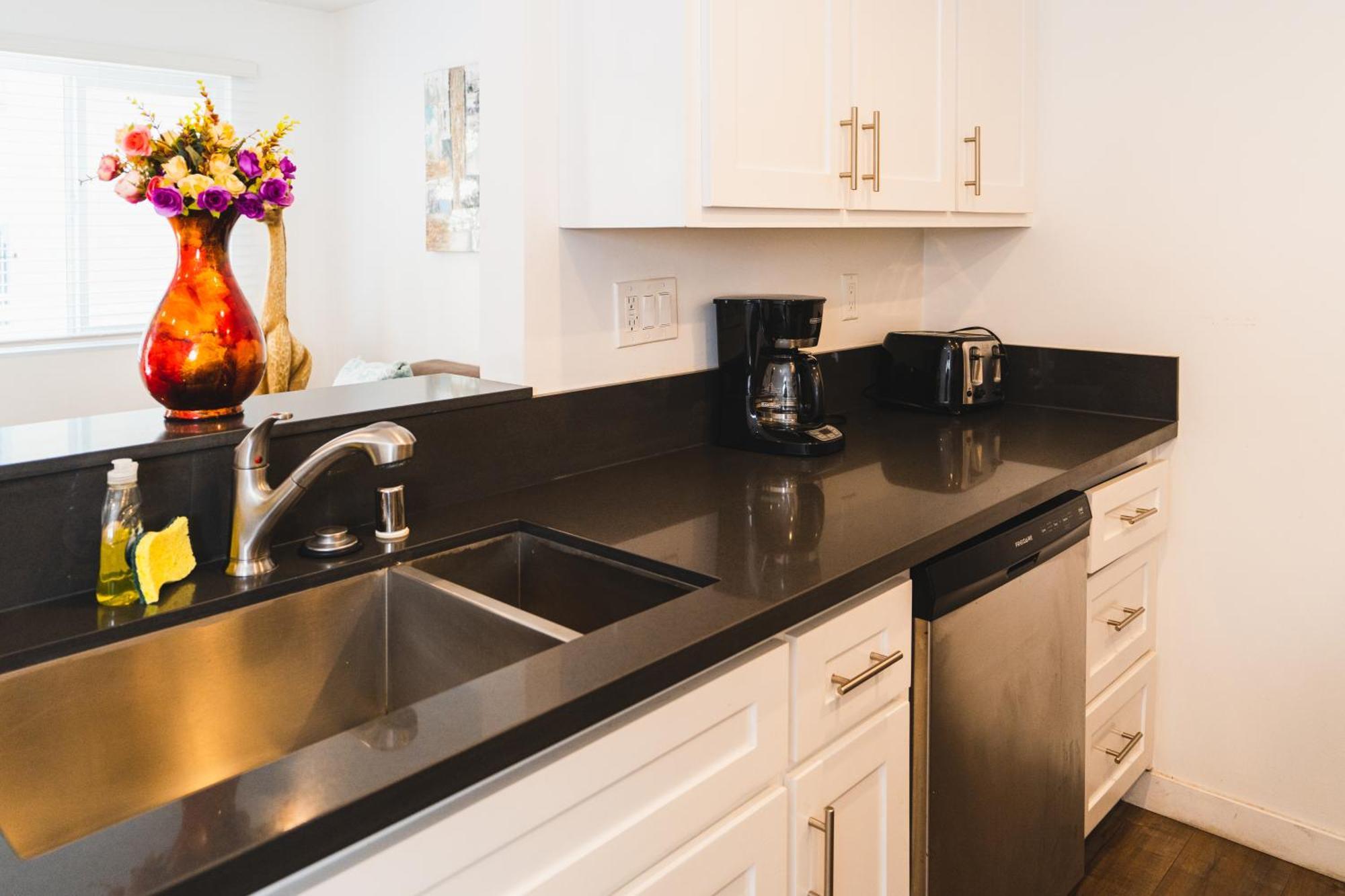 Stylish One Bedroom In Hollywood Koreatown Area With Parking Apartment Los Angeles