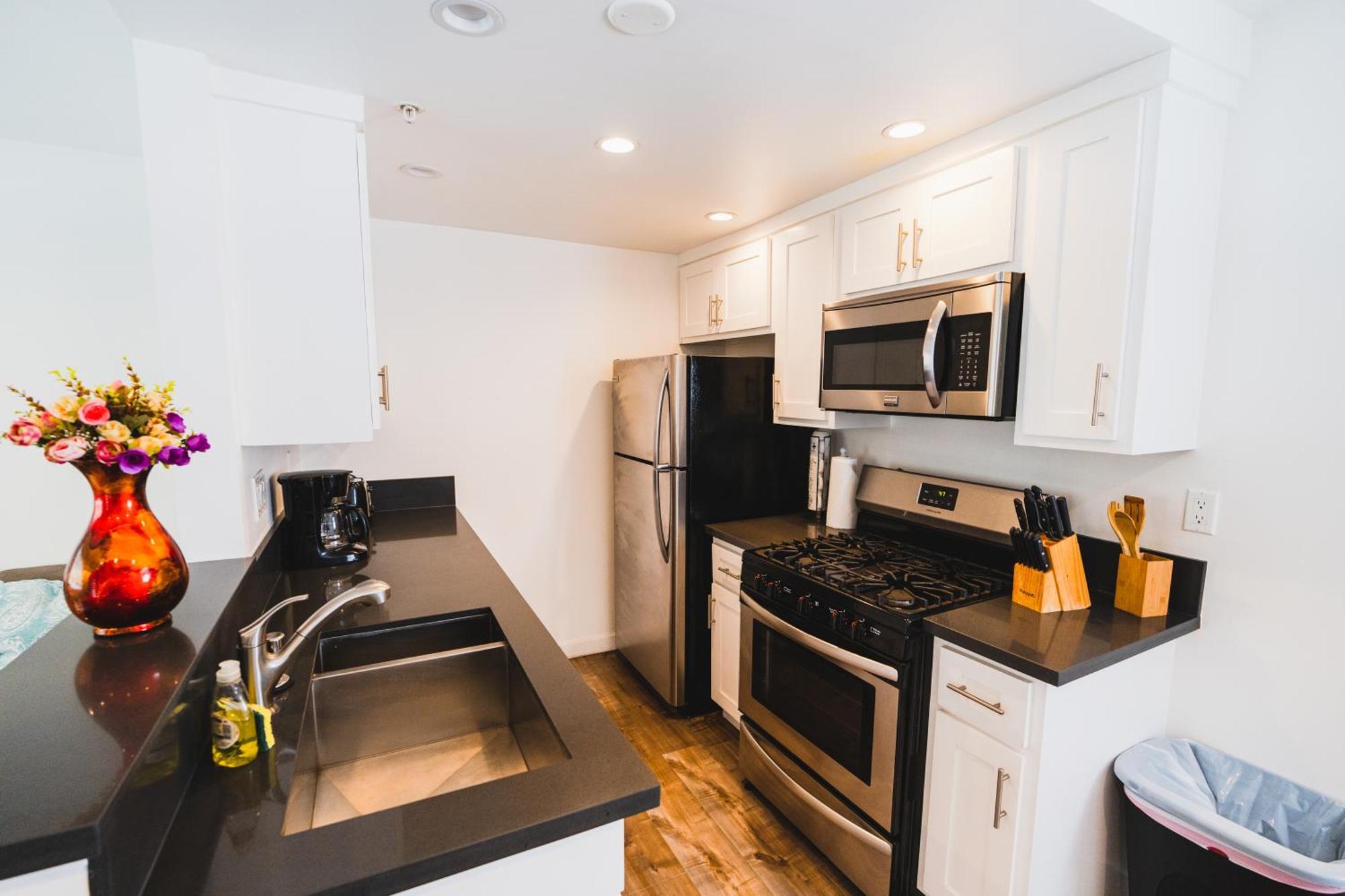 Stylish One Bedroom In Hollywood Koreatown Area With Parking * Los Angeles