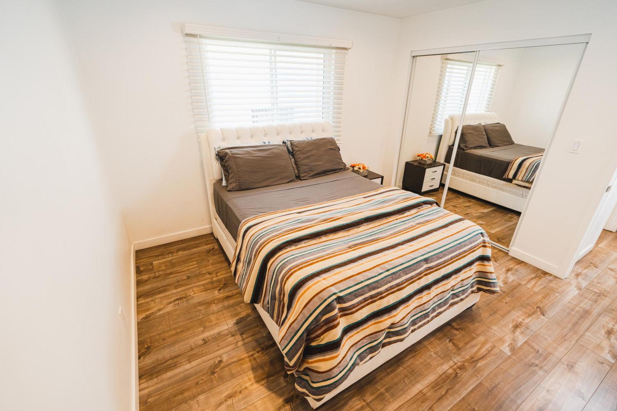 Stylish One Bedroom In Hollywood Koreatown Area With Parking Apartment Los Angeles