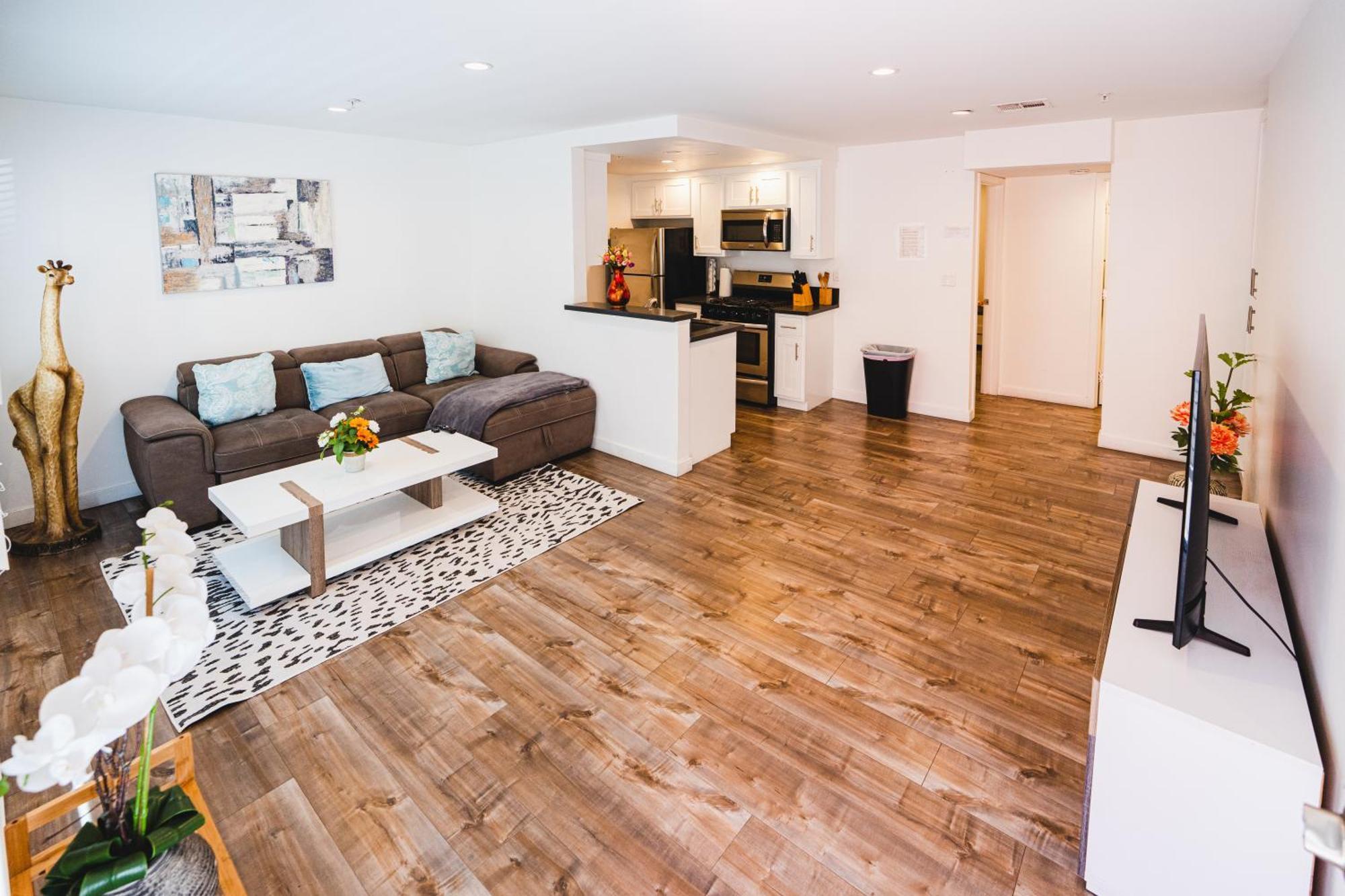 Stylish One Bedroom In Hollywood Koreatown Area With Parking Los Angeles