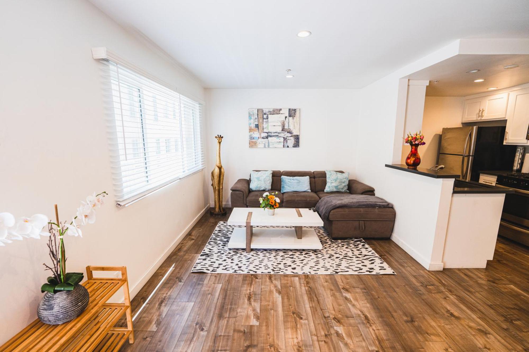 Stylish One Bedroom In Hollywood Koreatown Area With Parking * Los Angeles