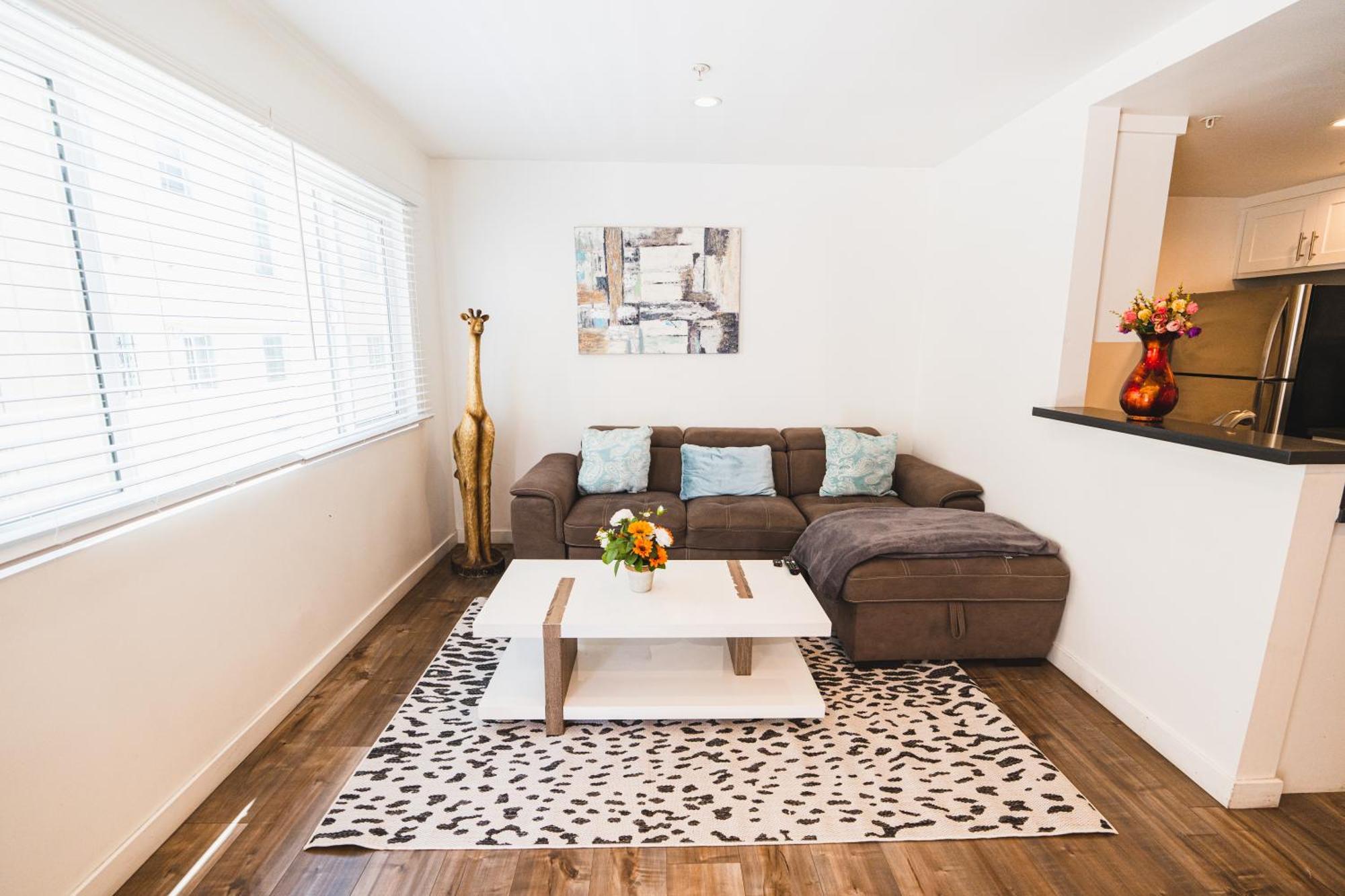 Stylish One Bedroom In Hollywood Koreatown Area With Parking Los Angeles