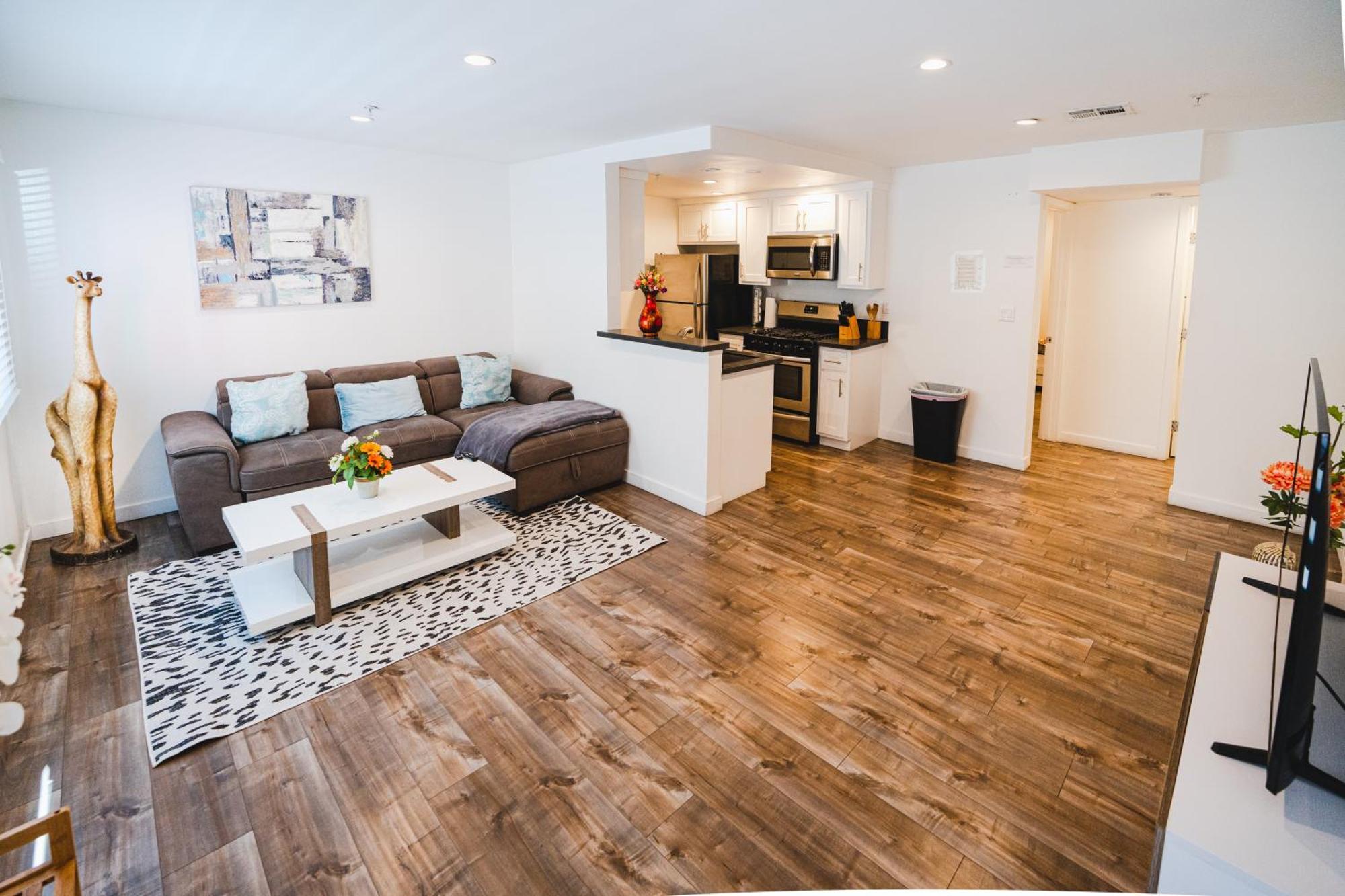Stylish One Bedroom In Hollywood Koreatown Area With Parking Apartment Los Angeles