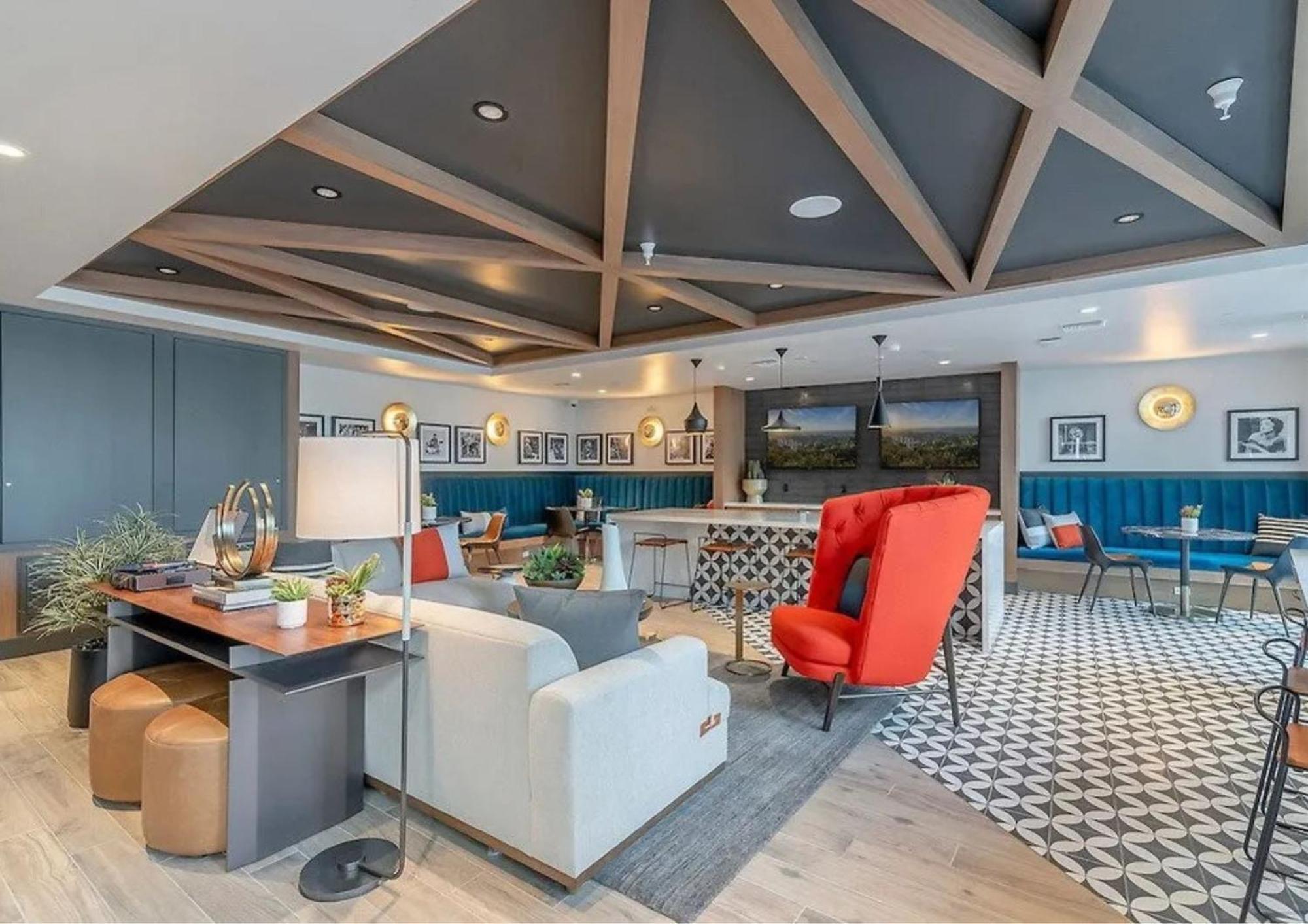 Modern Cosmopolitan In Hollywood-free Parking Apartment