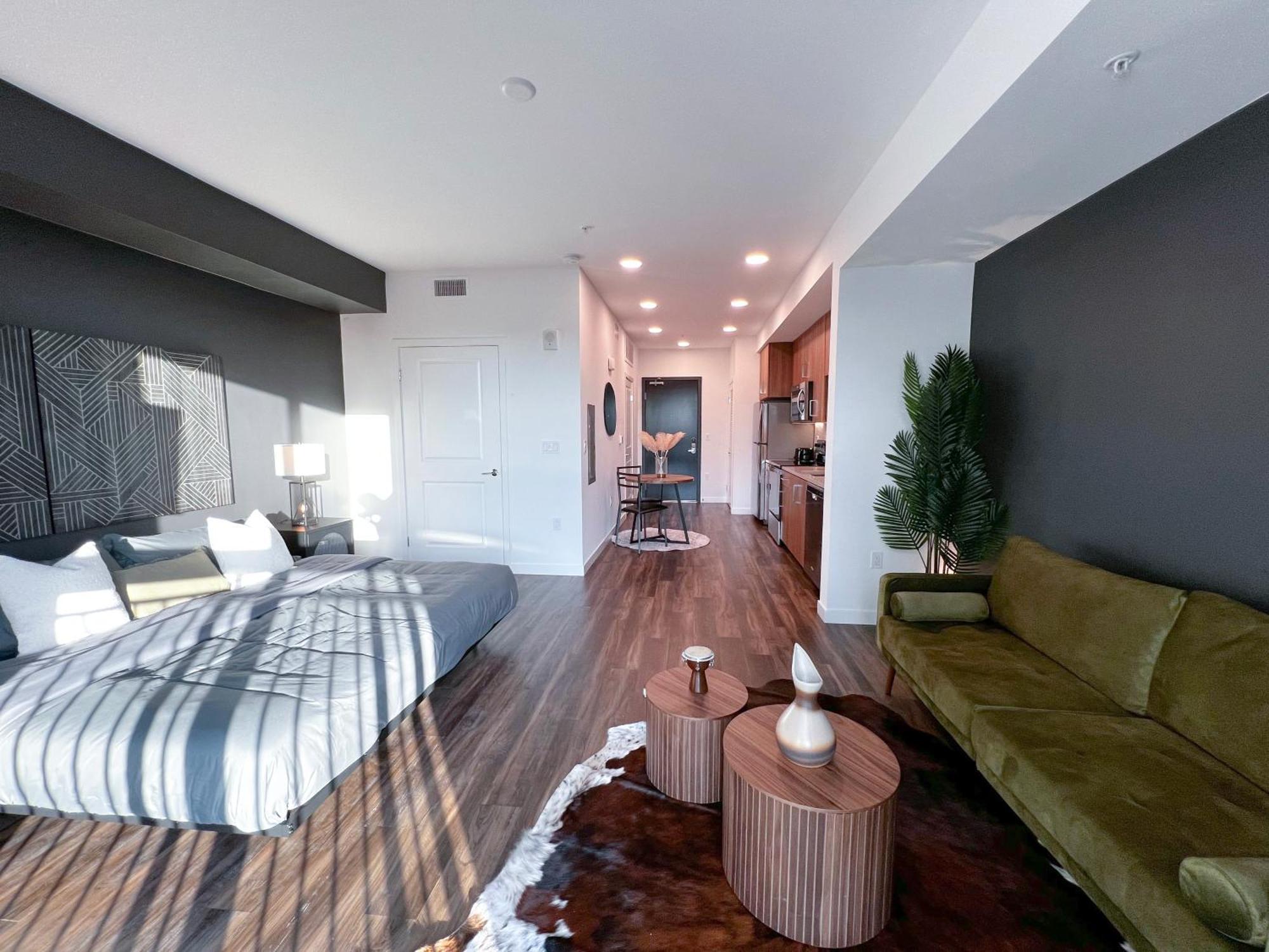 Apartment Modern Cosmopolitan In Hollywood-free Parking