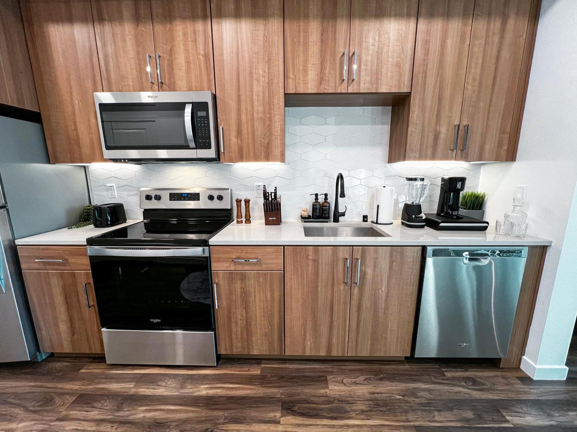 Modern Cosmopolitan In Hollywood-free Parking Apartment Los Angeles