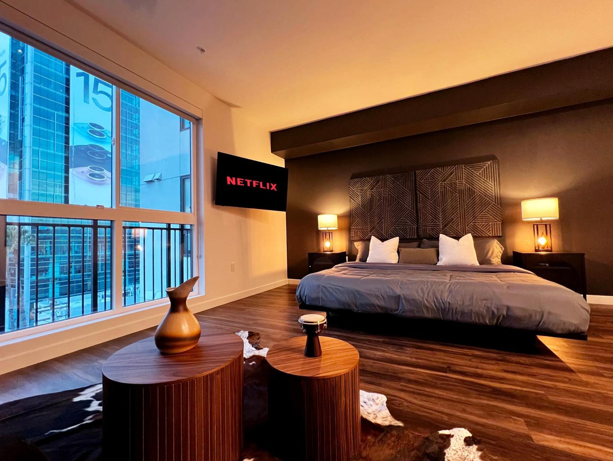 Modern Cosmopolitan In Hollywood-free Parking Apartment *
