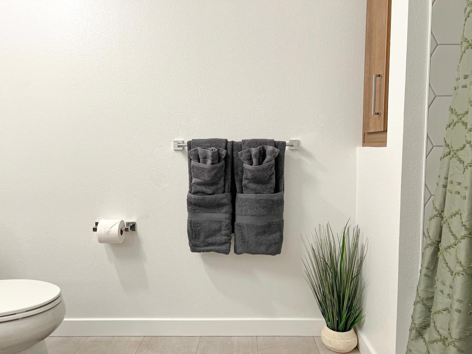 Modern Cosmopolitan In Hollywood-free Parking Apartment