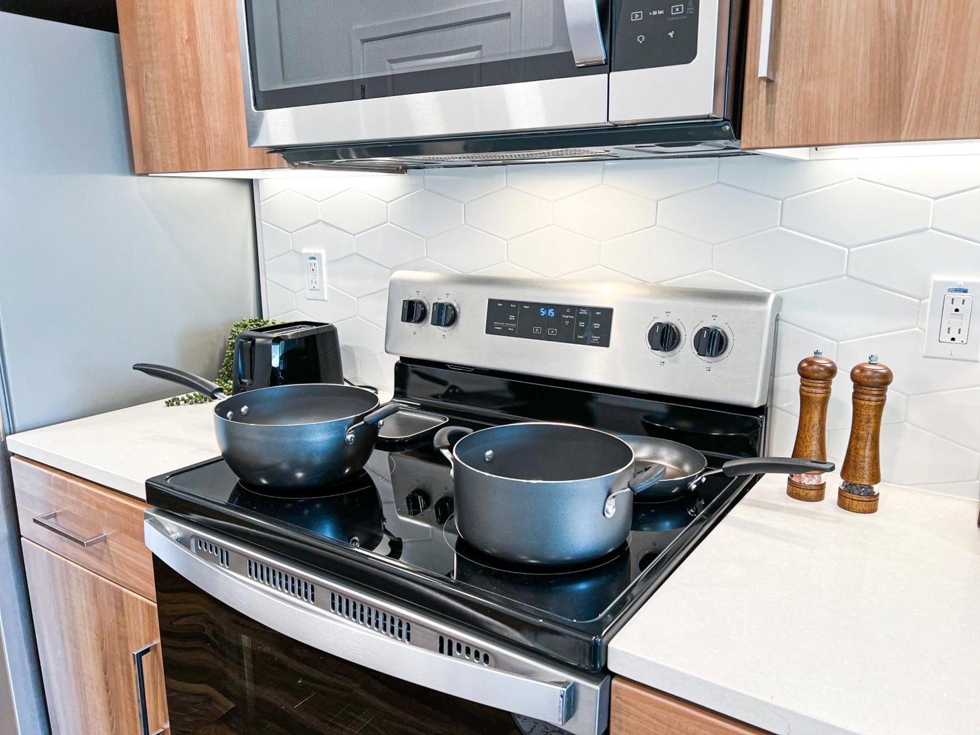 Modern Cosmopolitan In Hollywood-free Parking Apartment *