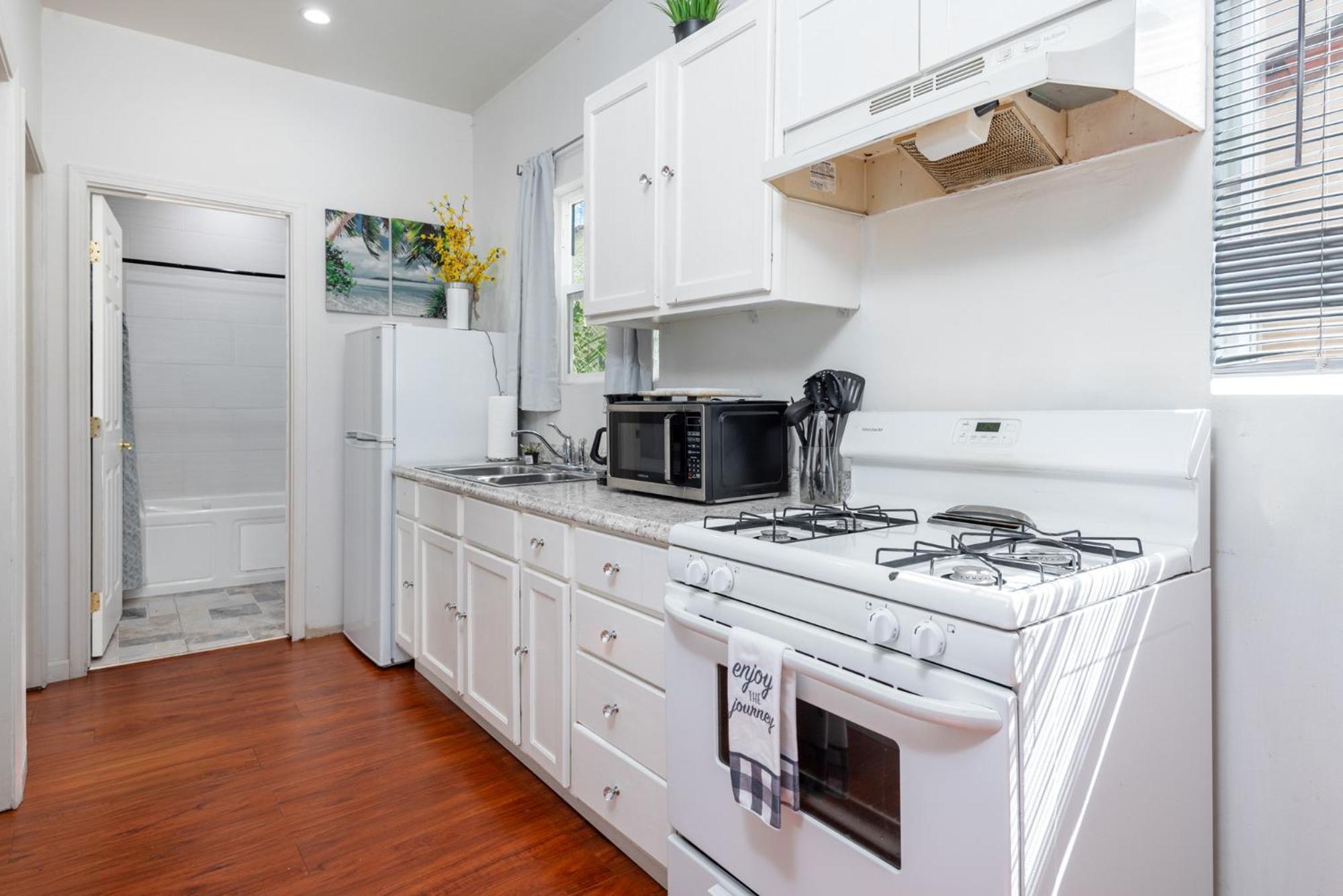 Unwind In Luxury 2br Apt In La Sleep 4 Apartment *