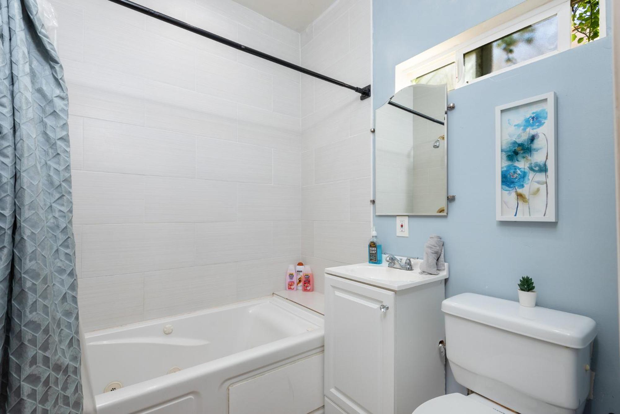Unwind In Luxury 2br Apt In La Sleep 4 Los Angeles