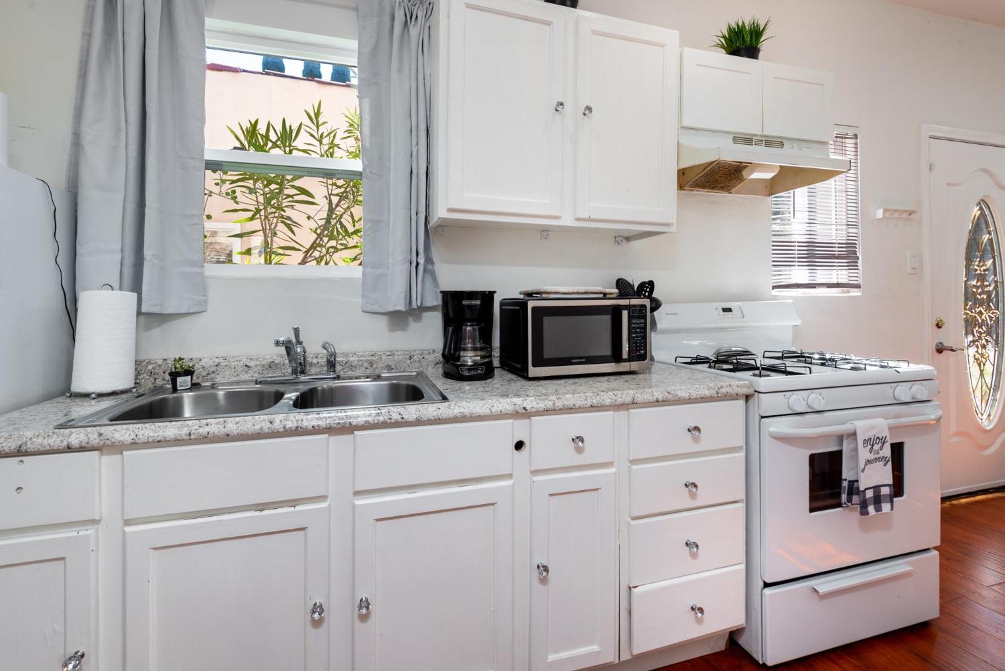 Unwind In Luxury 2br Apt In La Sleep 4 *