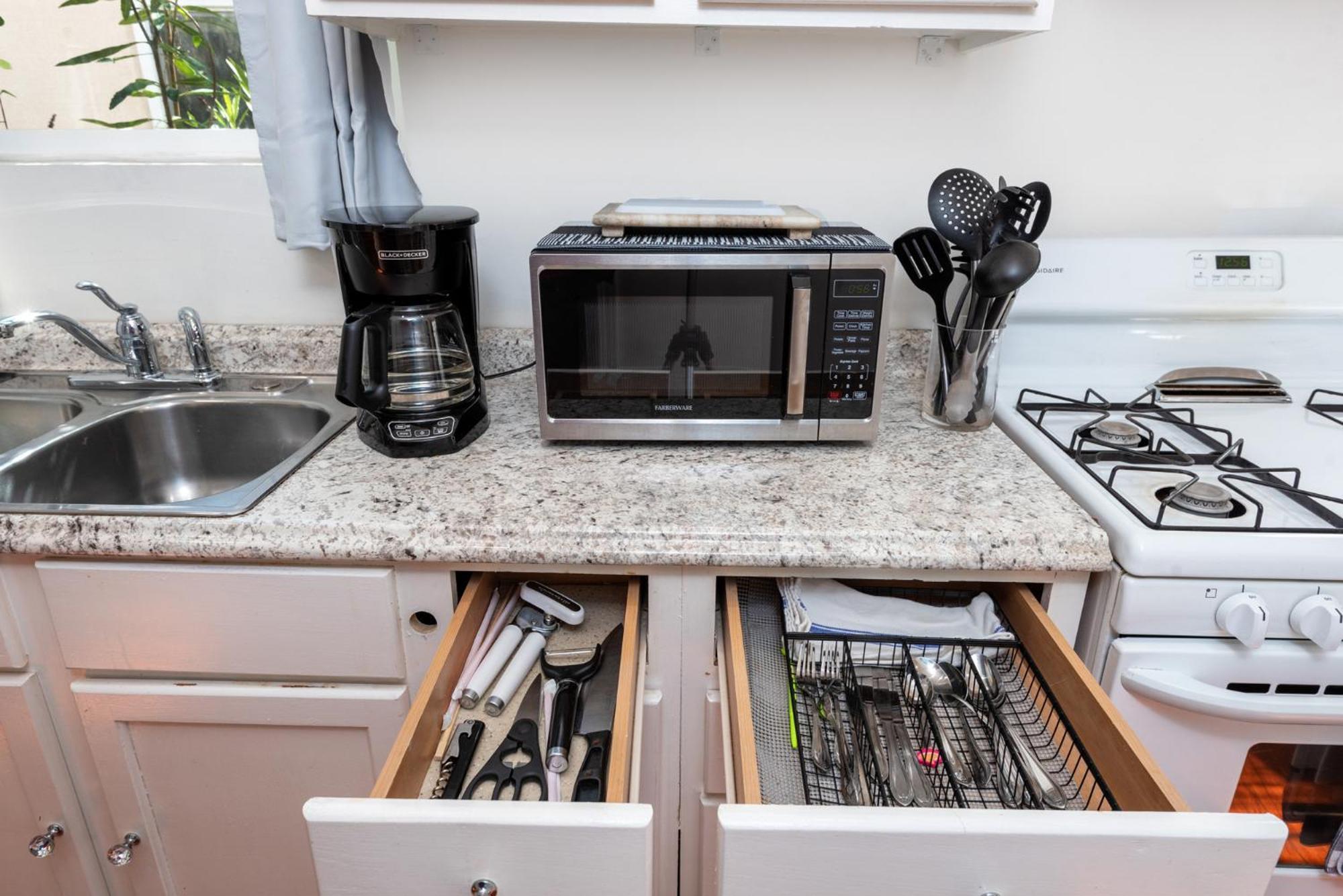Unwind In Luxury 2br Apt In La Sleep 4 *