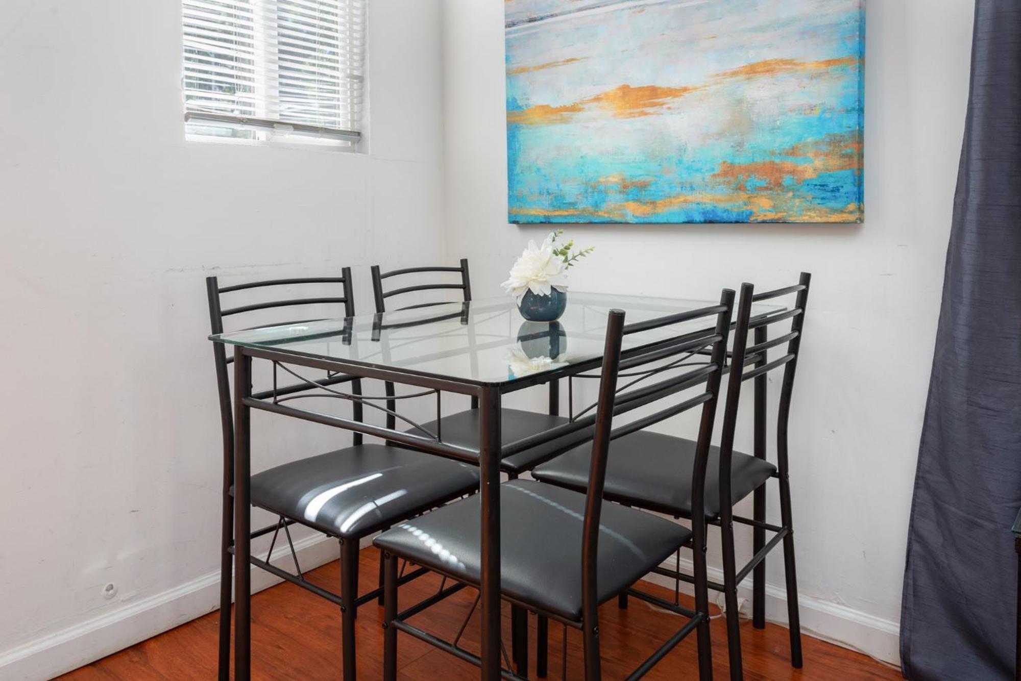 Unwind In Luxury 2br Apt In La Sleep 4 Los Angeles