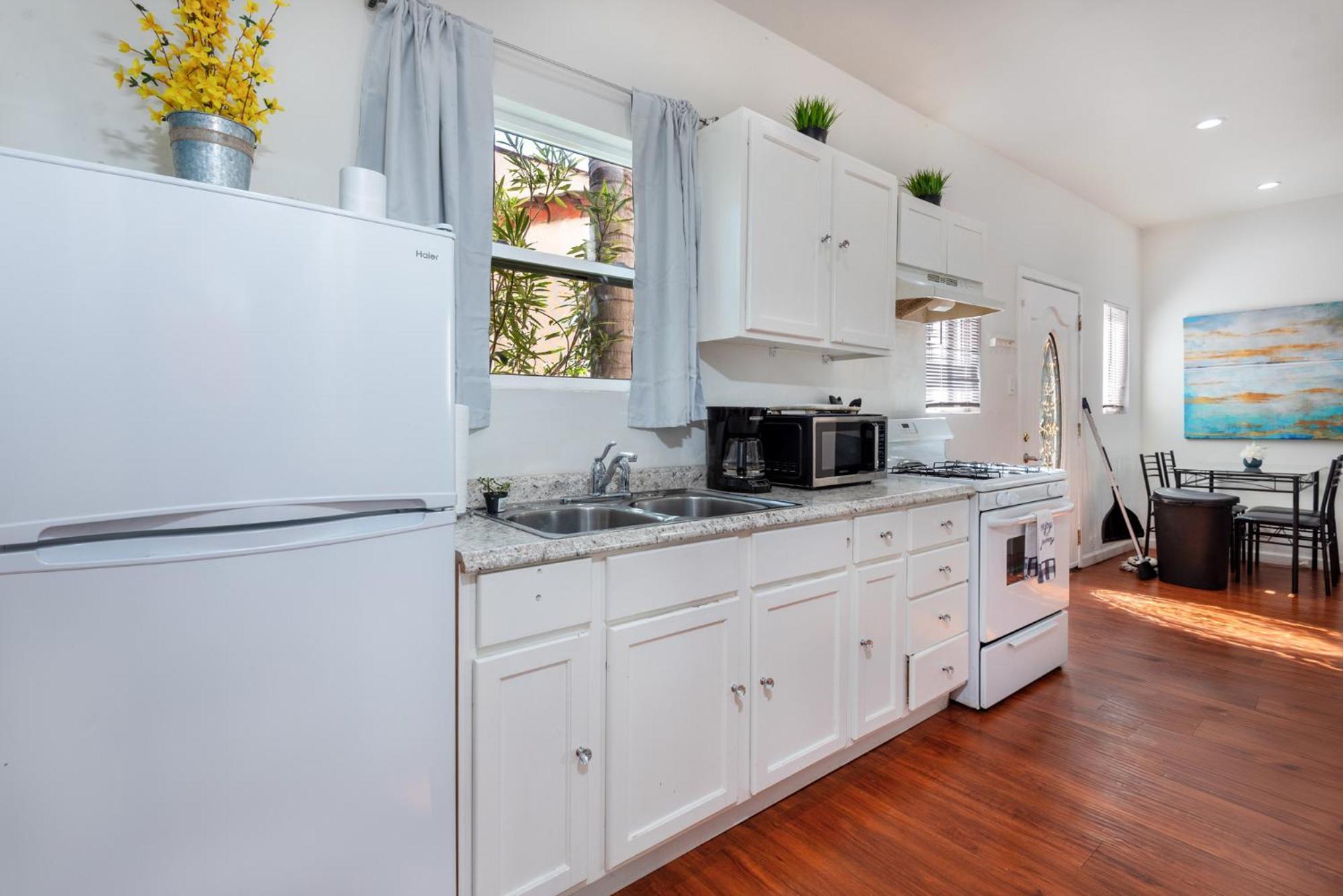Unwind In Luxury 2br Apt In La Sleep 4 * Los Angeles