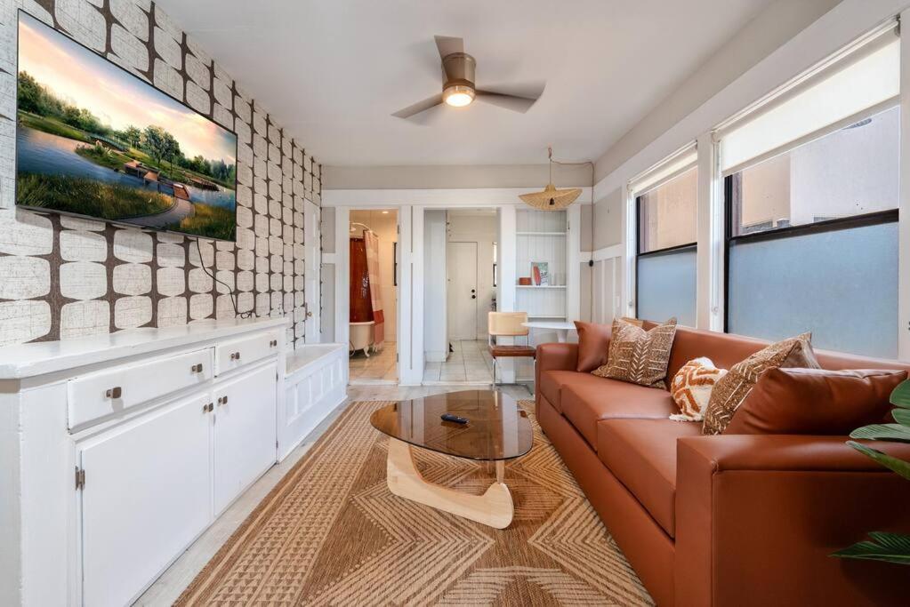 Apartment Luxury 1b1b In Venice Sleep 4 -2 Los Angeles