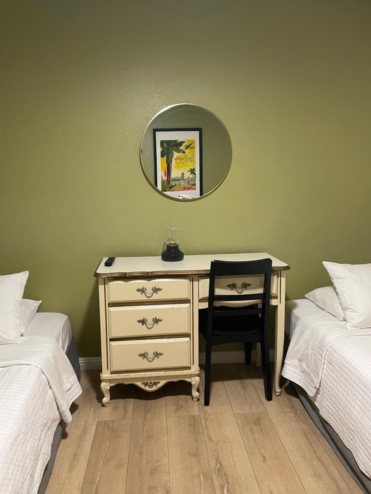Small Private In With Free Strong Wifi!!! Los Angeles