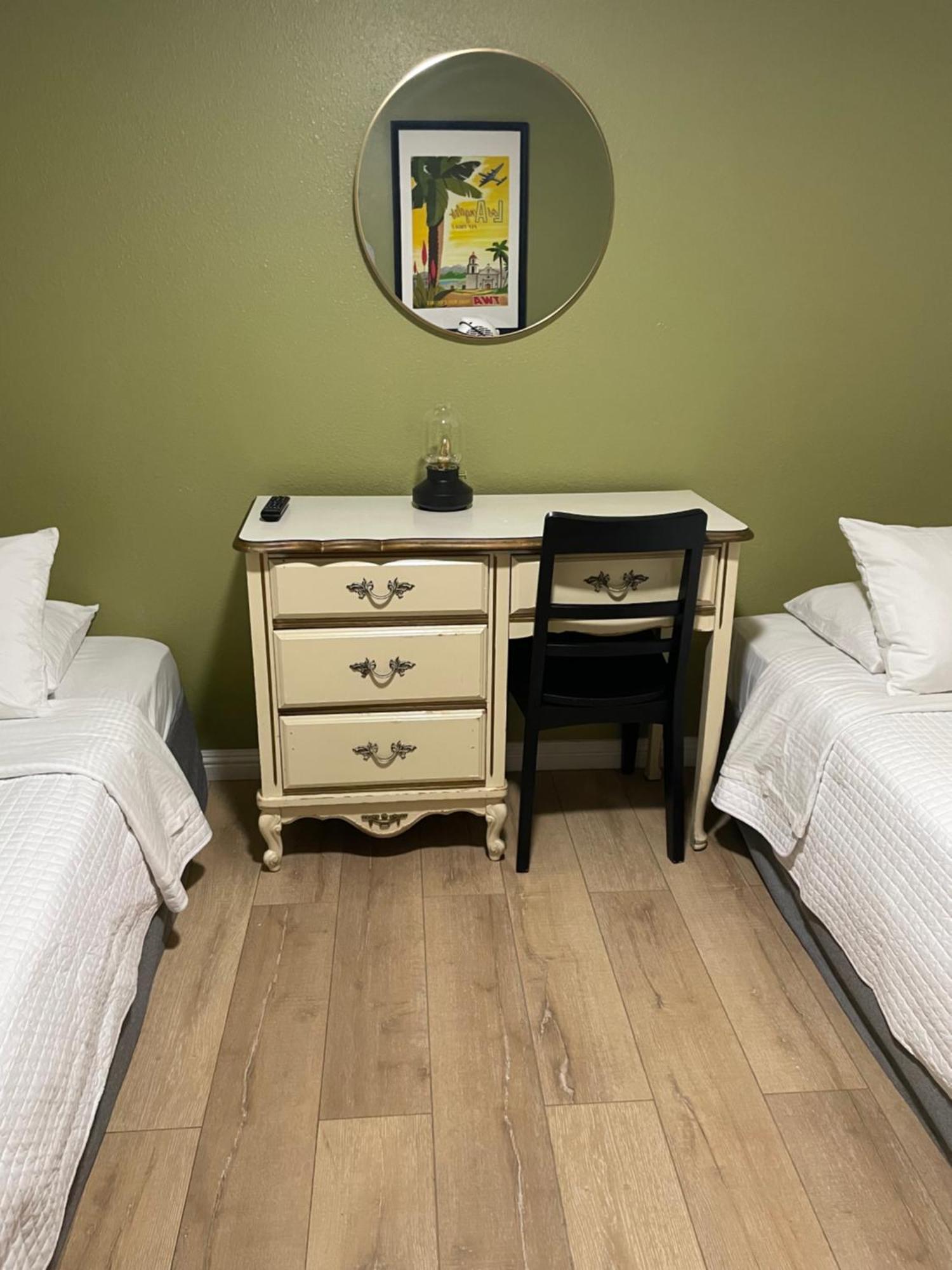 Small Private In With Free Strong Wifi!!! Homestay *