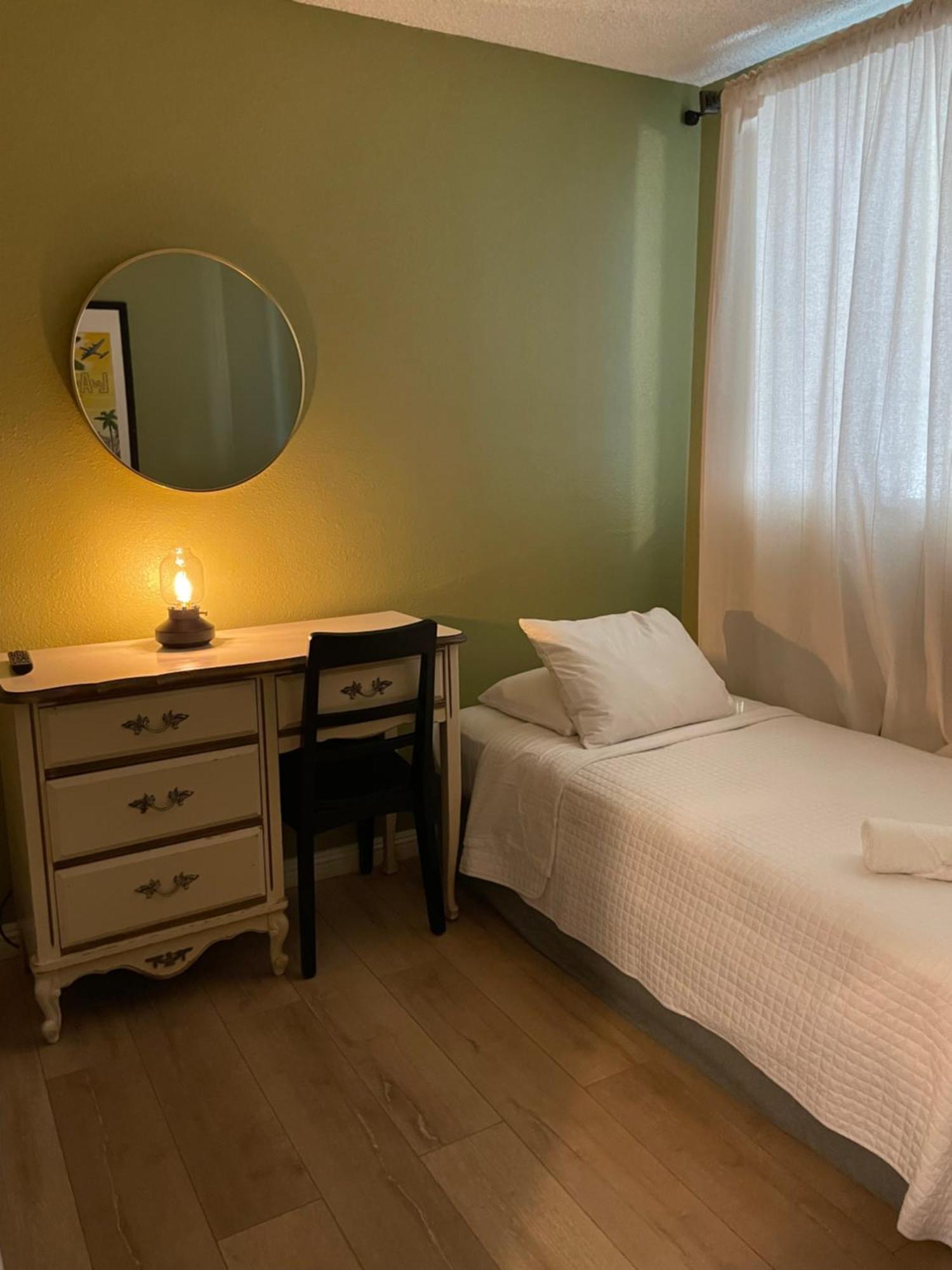 Small Private In With Free Strong Wifi!!! Los Angeles