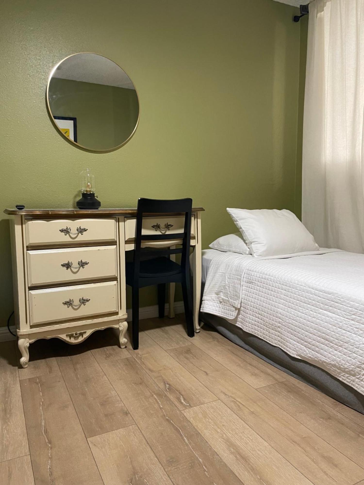 Small Private In With Free Strong Wifi!!! Los Angeles