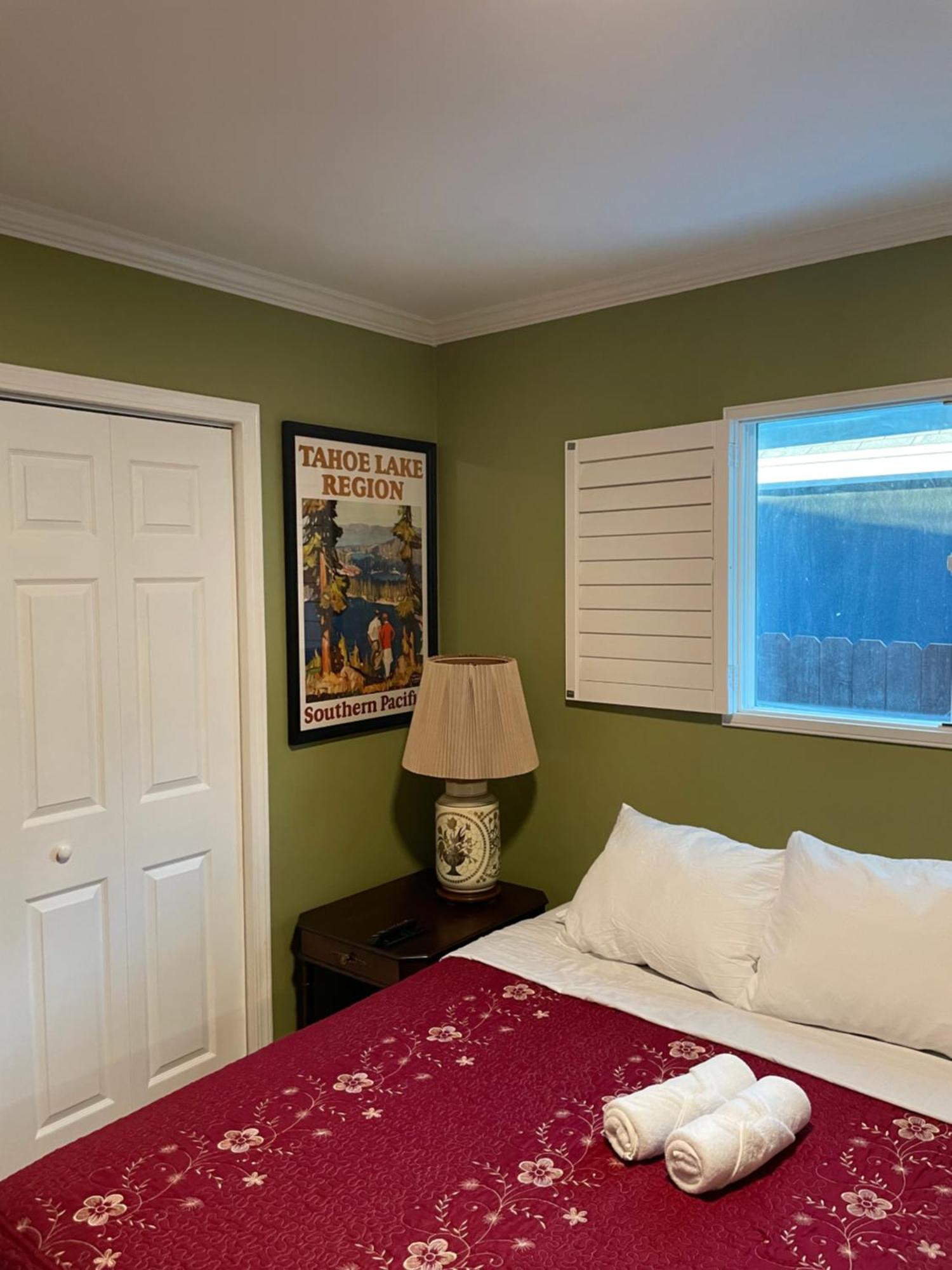 Small Private In With Free Strong Wifi!!! Homestay