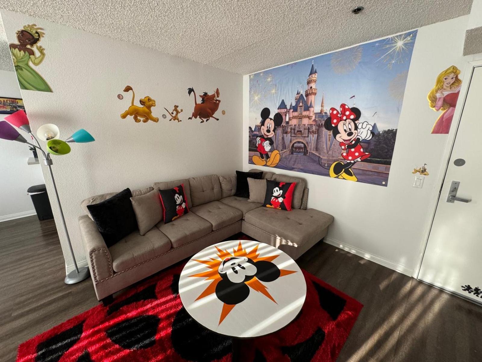 Mario, Harry Potter, & Not Themed Loft Universal 10min Loft Apartment