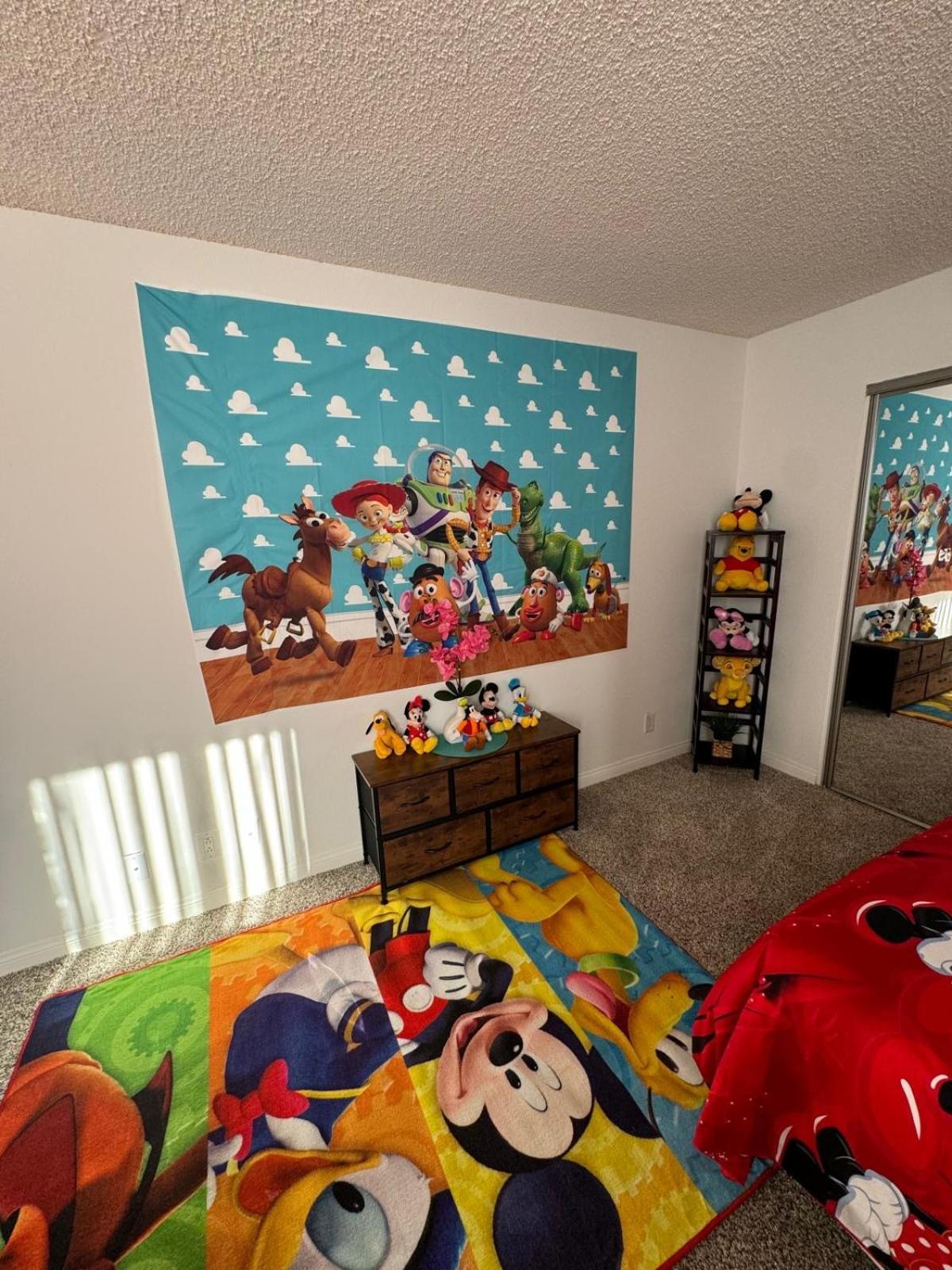Mario, Harry Potter, & Not Themed Loft Universal 10min Loft Apartment