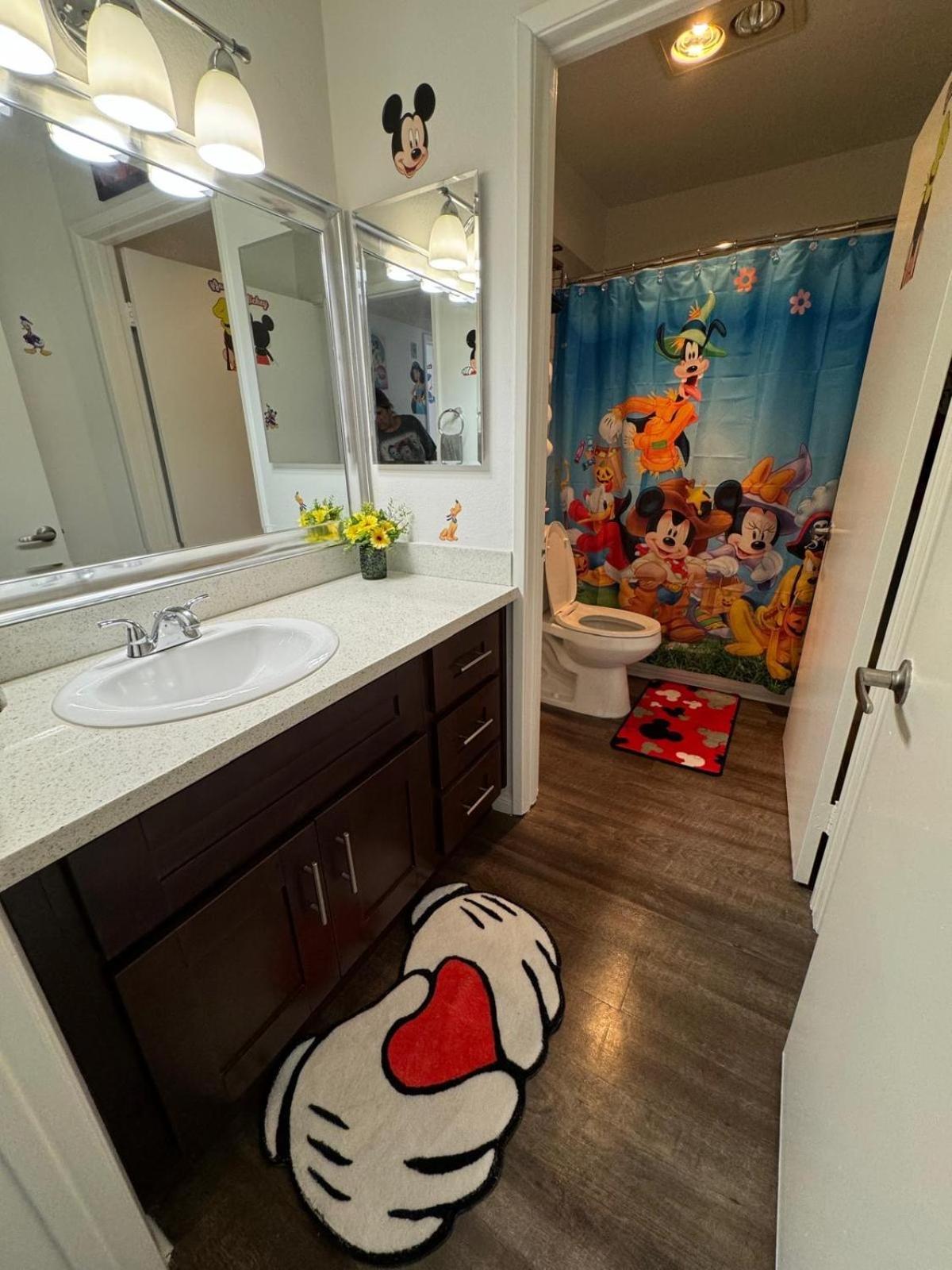 Mario, Harry Potter, & Not Themed Loft Universal 10min Loft Apartment Los Angeles