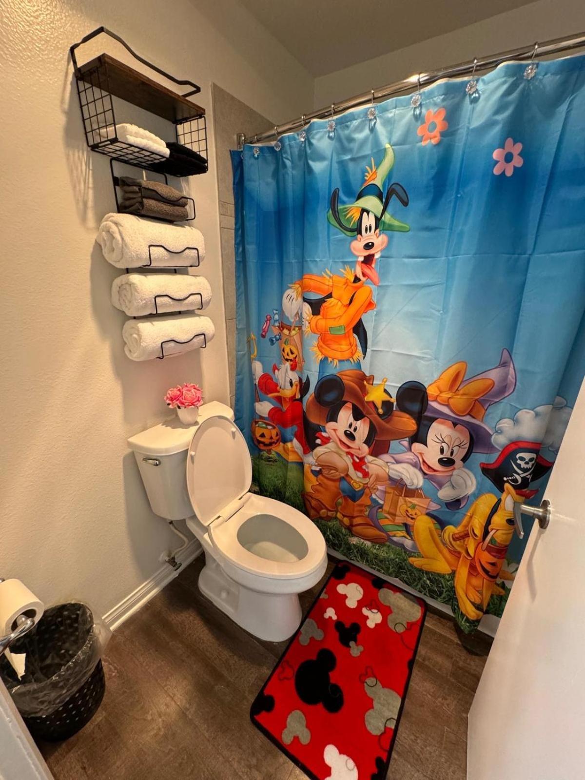 Mario, Harry Potter, & Not Themed Loft Universal 10min Loft Apartment
