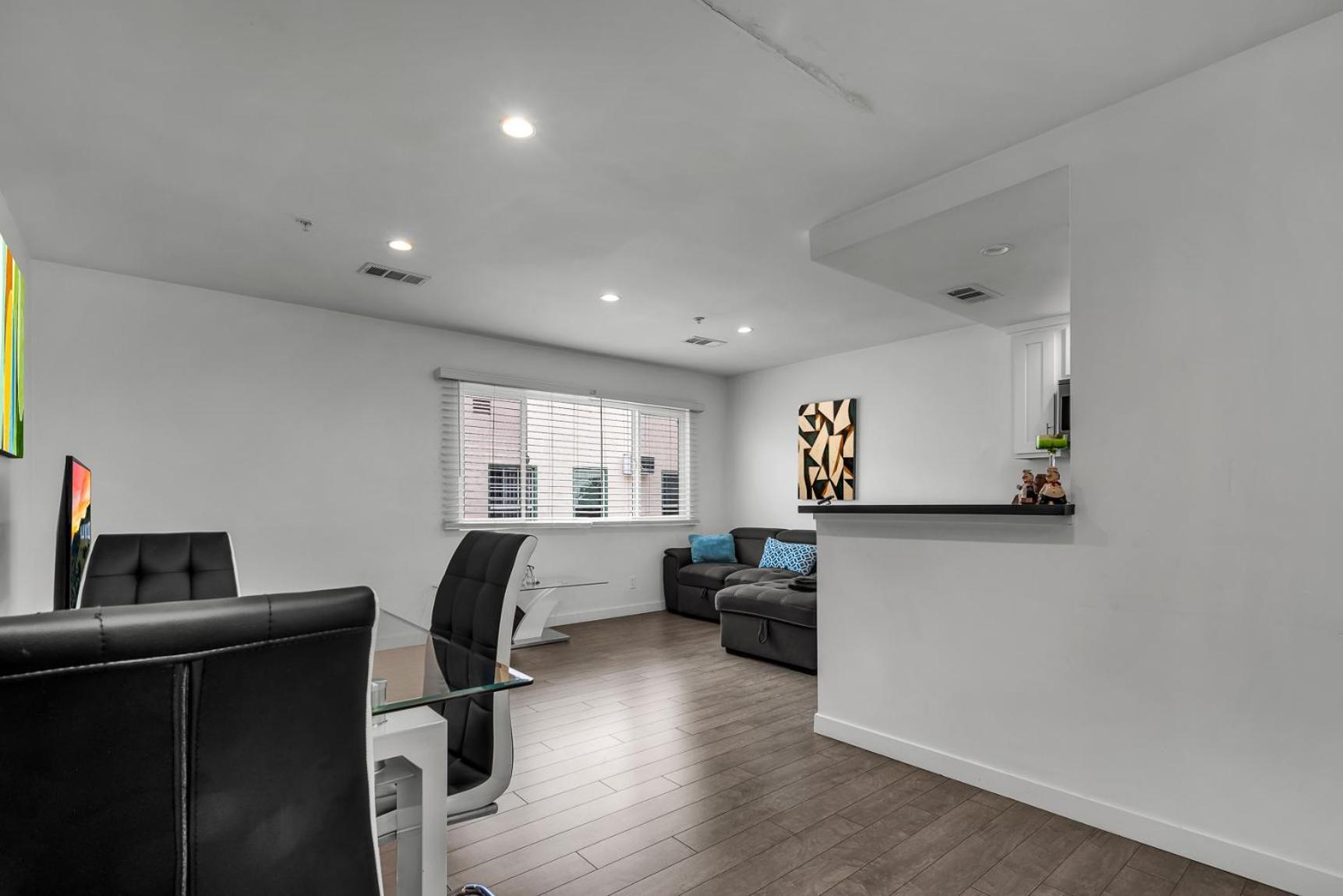 Fully Furnished One Bedroom With Full Bathroom In Koreatown