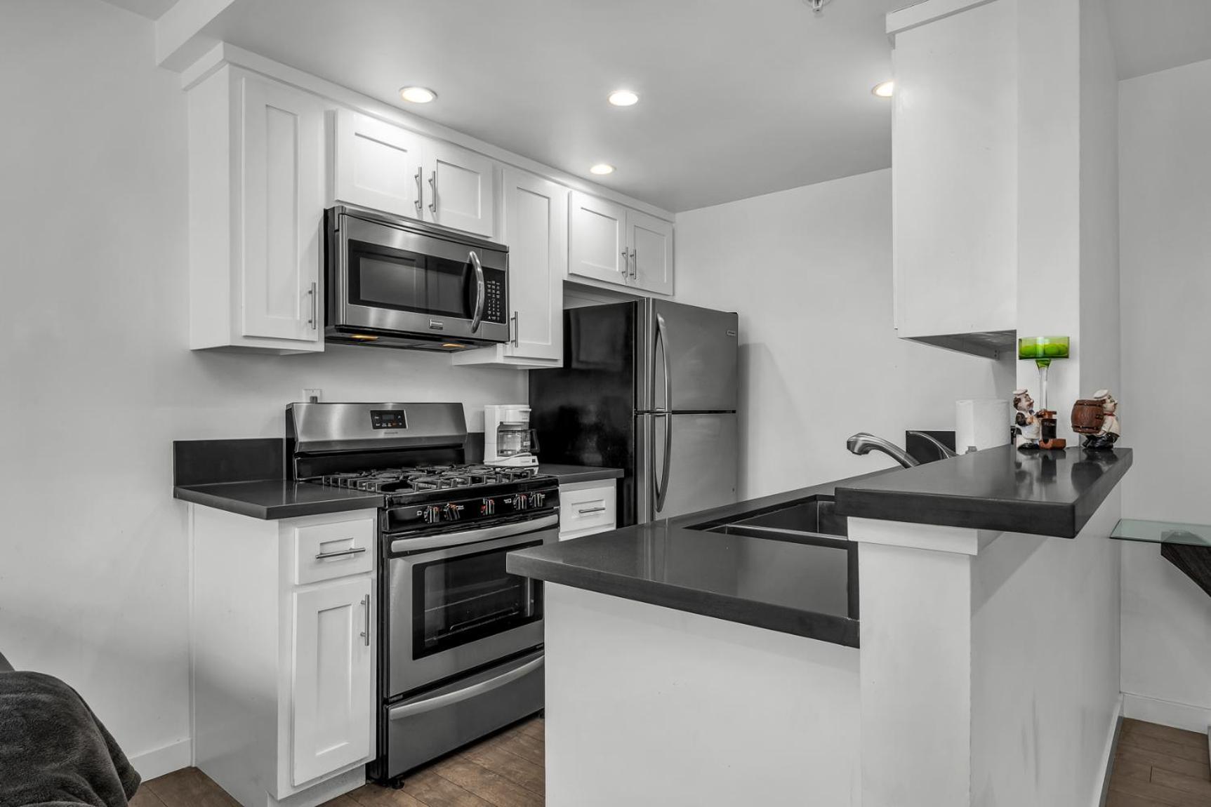 Fully Furnished One Bedroom With Full Bathroom In Koreatown * Los Angeles
