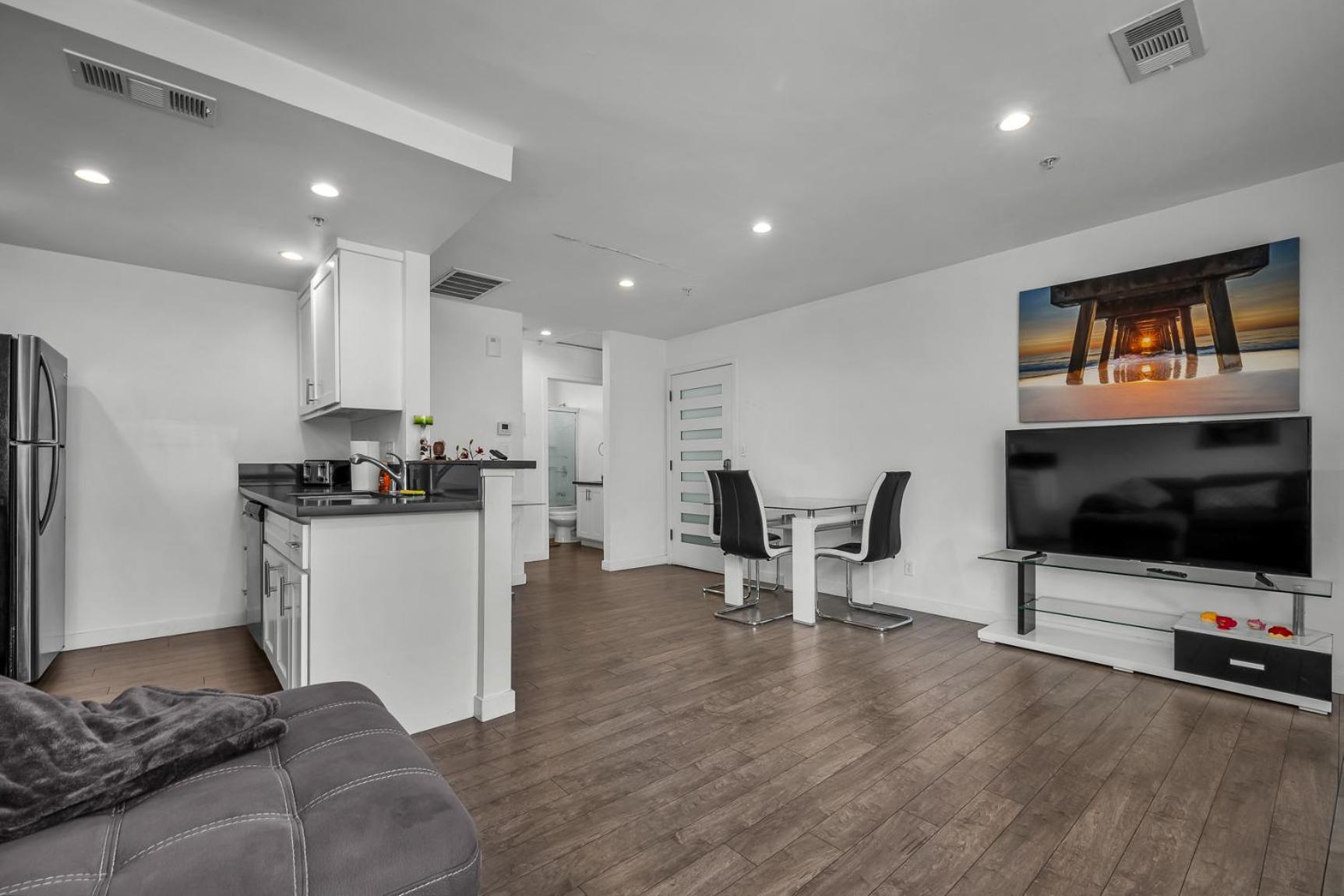 Apartment Fully Furnished One Bedroom With Full Bathroom In Koreatown