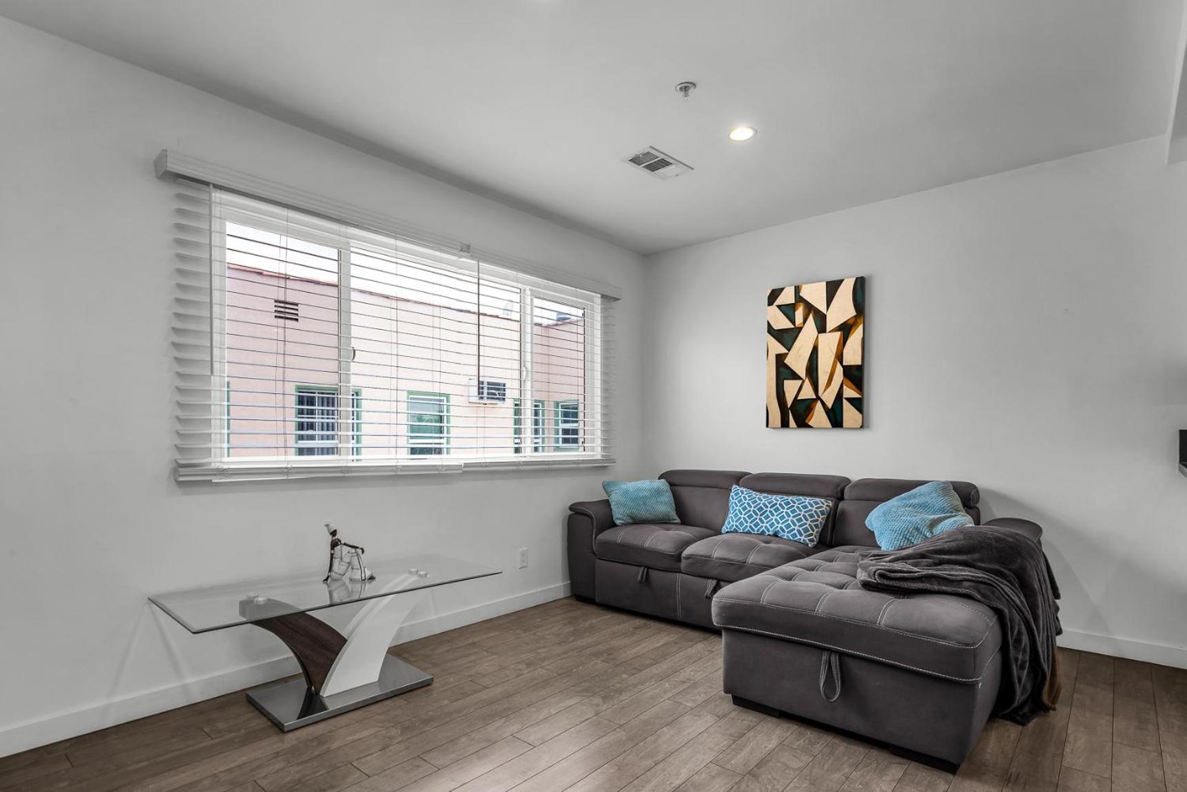 Apartment Fully Furnished One Bedroom With Full Bathroom In Koreatown Los Angeles