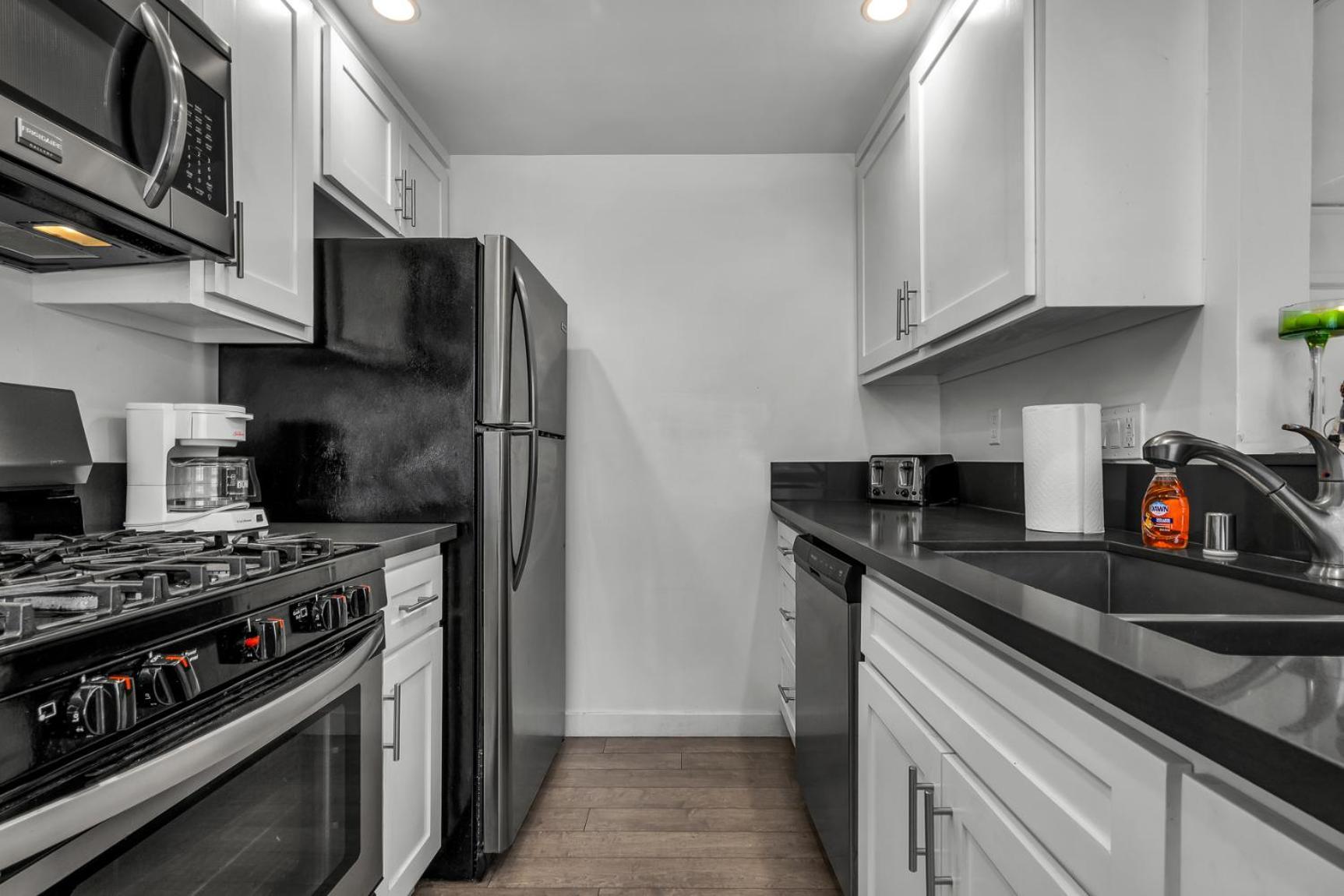 Apartment Fully Furnished One Bedroom With Full Bathroom In Koreatown *