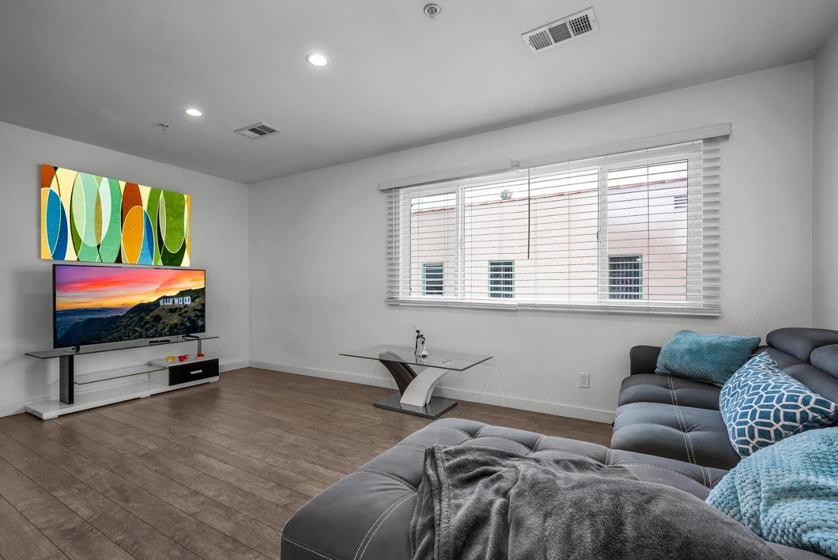 Fully Furnished One Bedroom With Full Bathroom In Koreatown Los Angeles