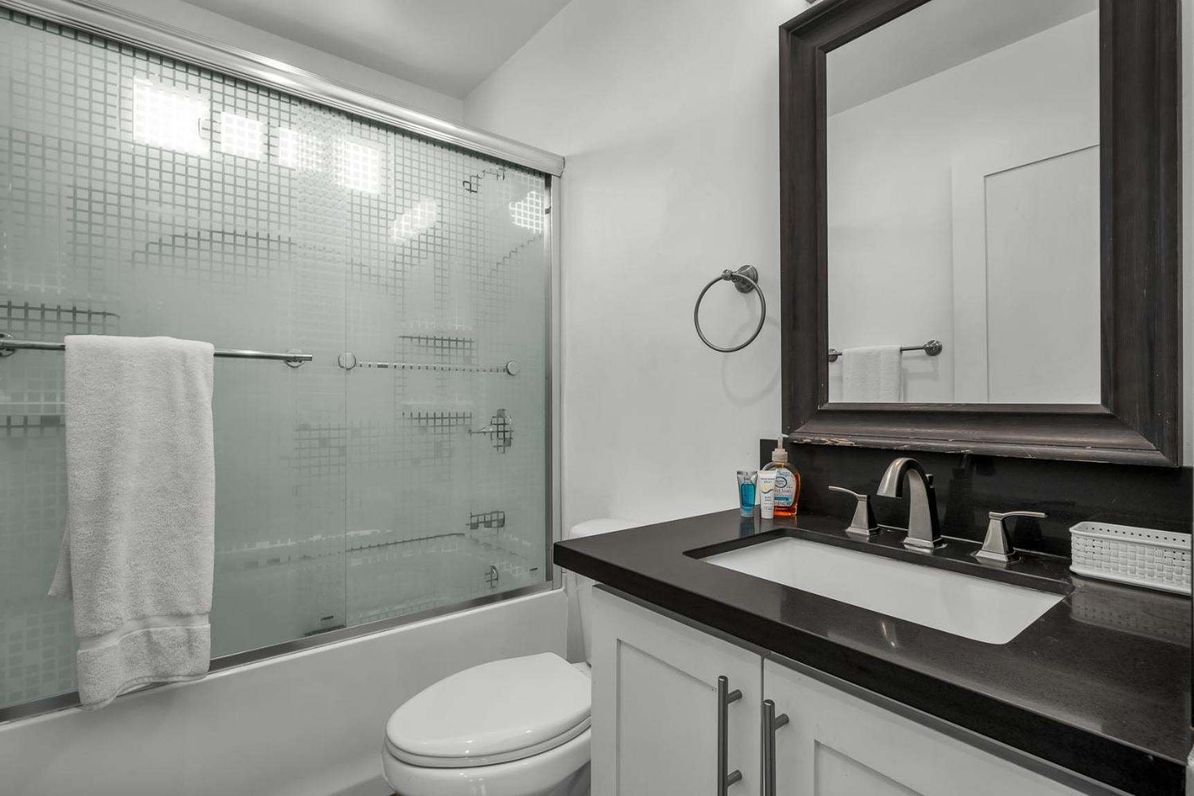 Apartment Fully Furnished One Bedroom With Full Bathroom In Koreatown *