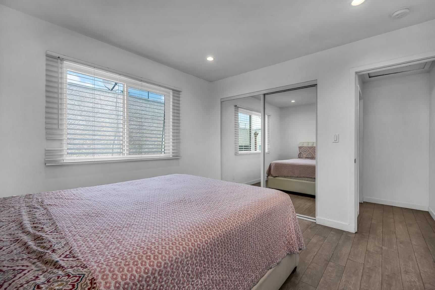 Fully Furnished One Bedroom With Full Bathroom In Koreatown * Los Angeles
