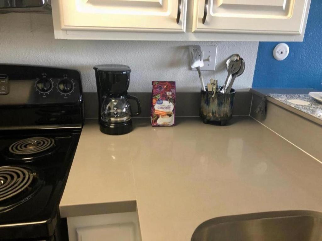 Apartment Lovely Hollywood Studio With Pool, Balcony And Parking