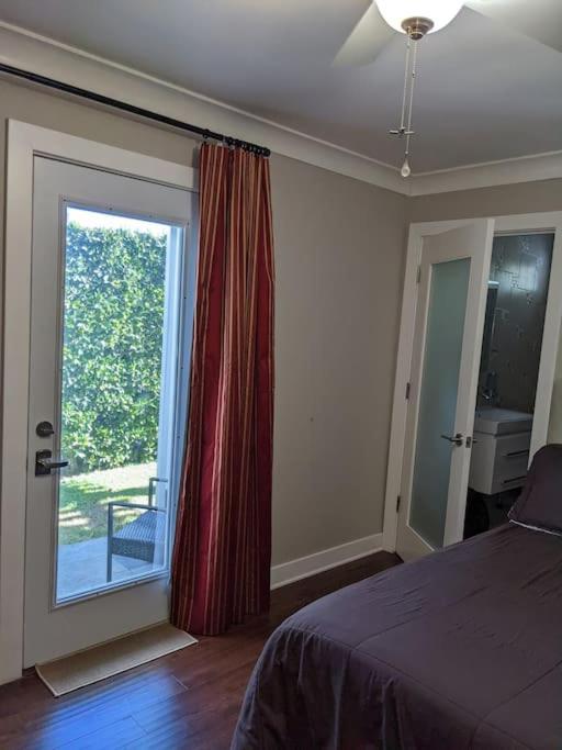 Bedroom With Private Entrance Homestay *