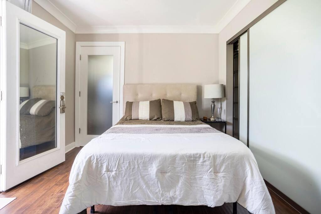 Bedroom With Private Entrance Homestay *