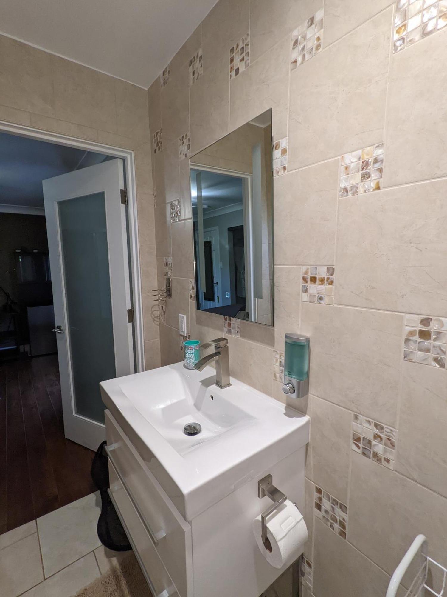 Bedroom With Private Entrance Los Angeles